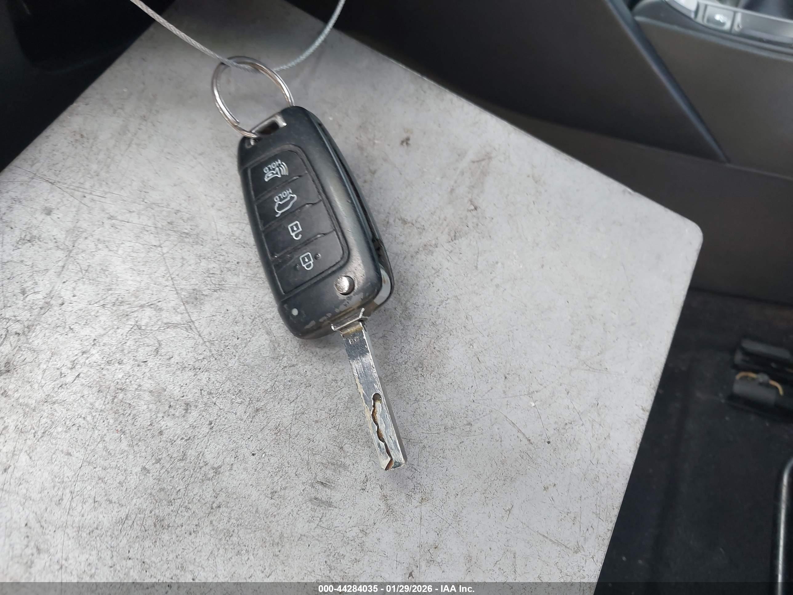 HYUNDAI VELOSTER image 11