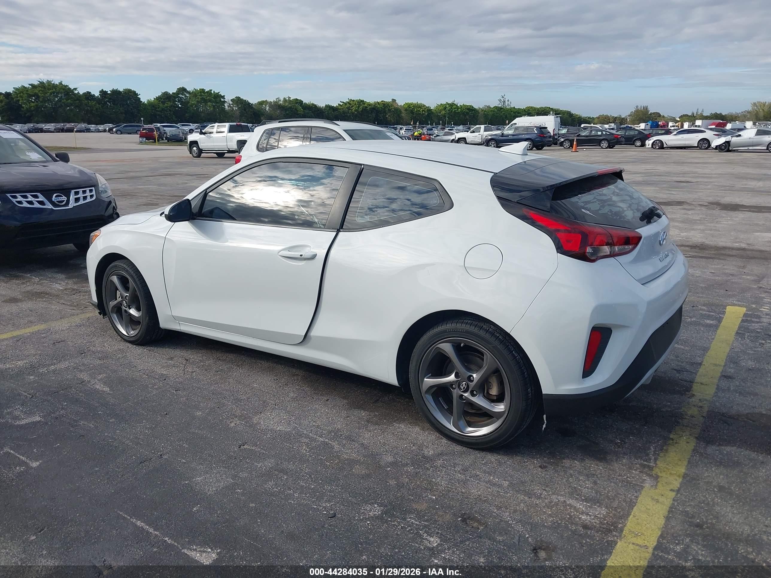 HYUNDAI VELOSTER image 3