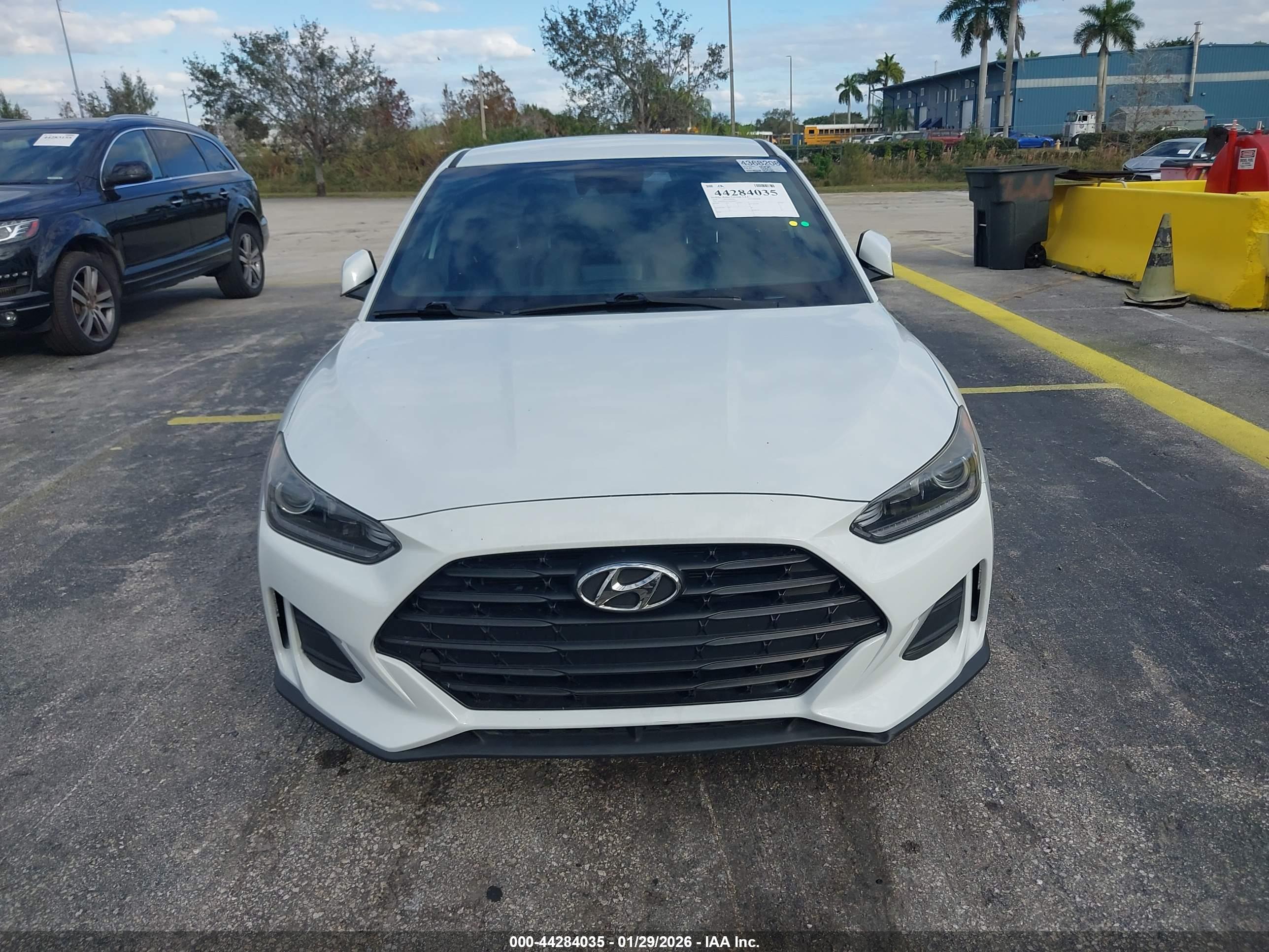 HYUNDAI VELOSTER image 6
