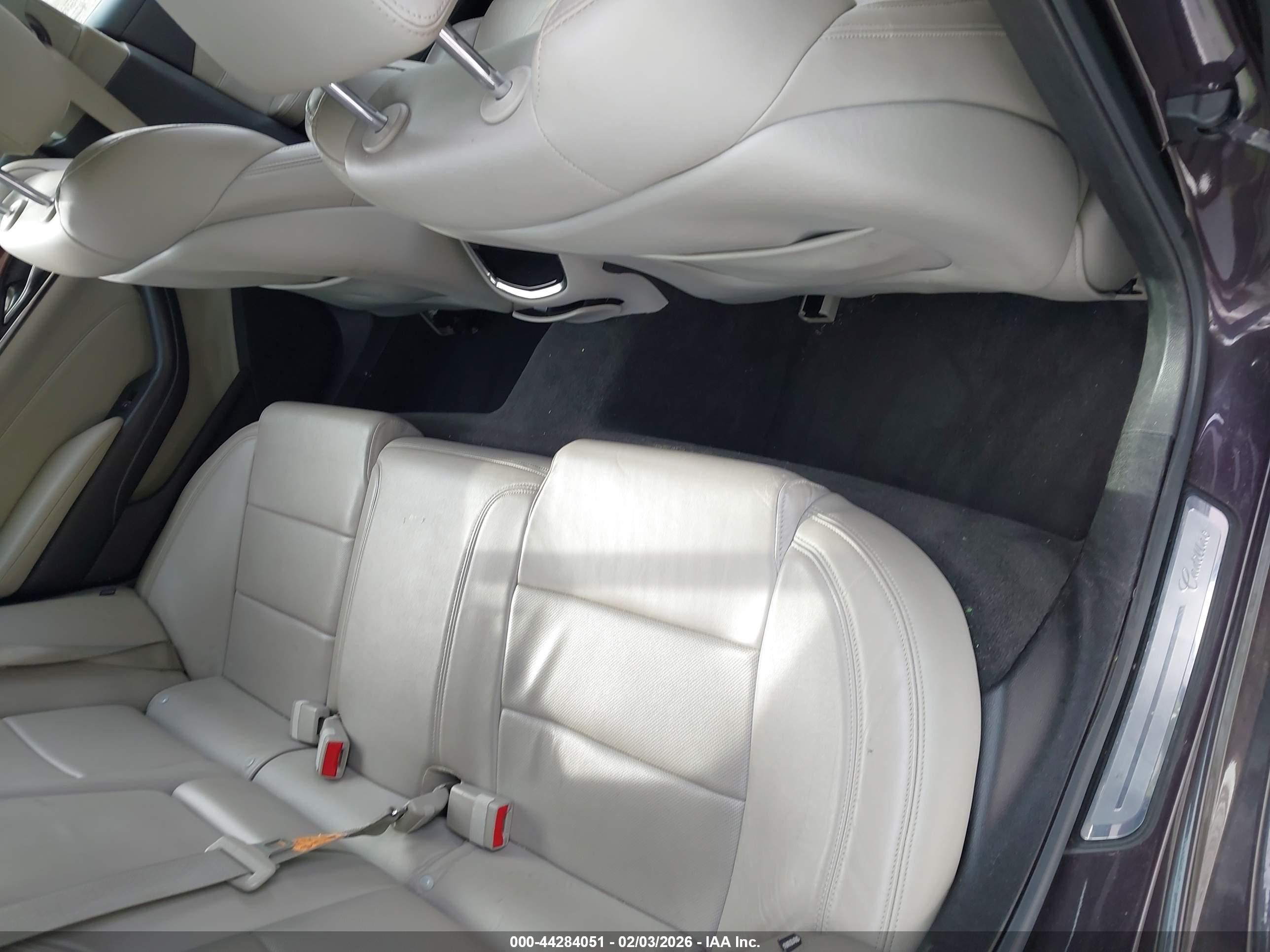 CADILLAC CTS image 8