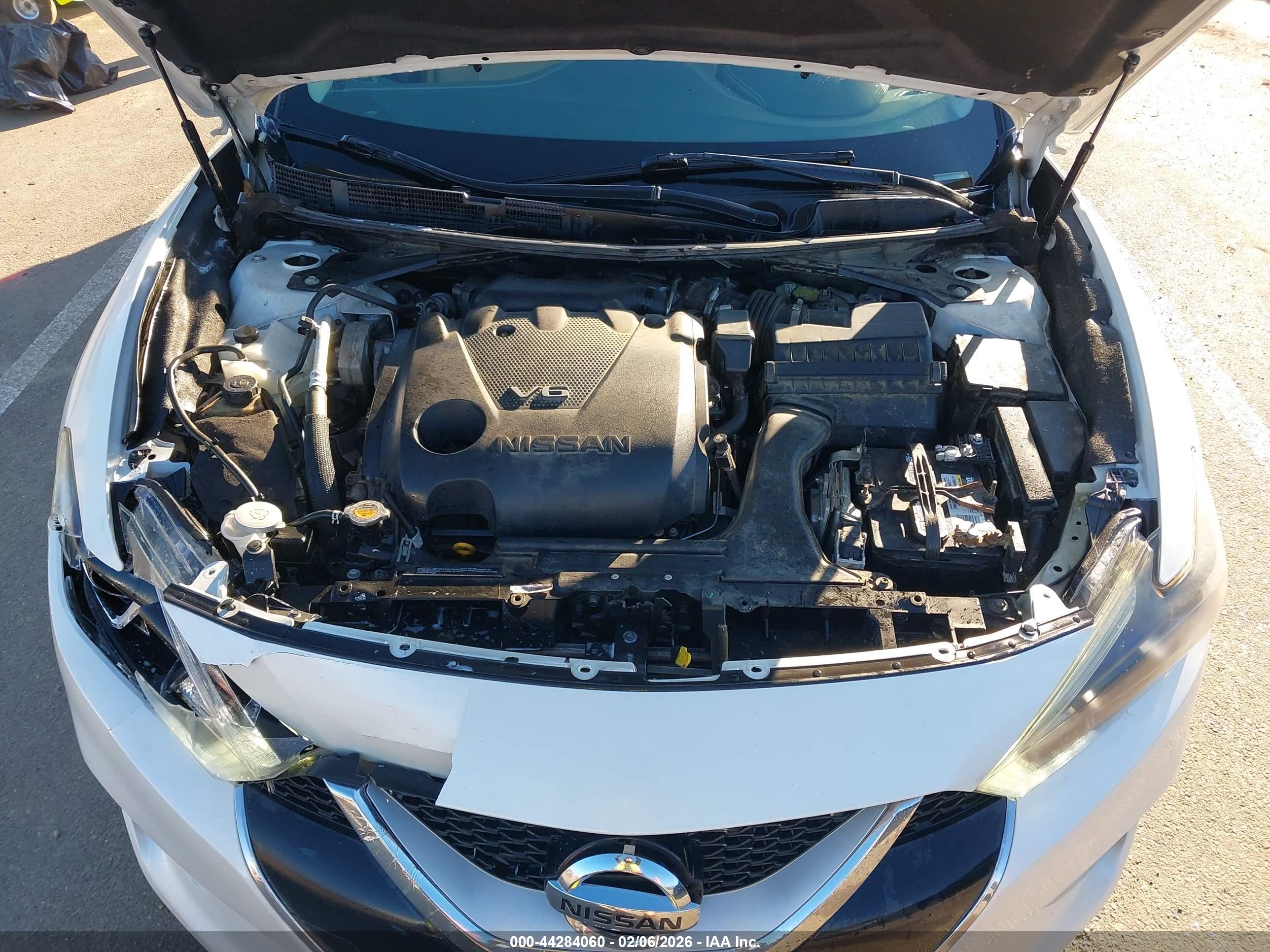 NISSAN MAXIMA image 10