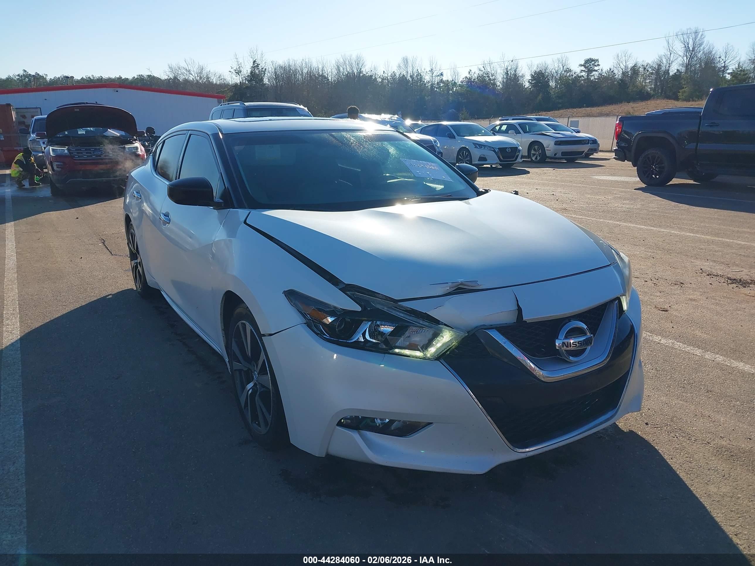 NISSAN MAXIMA image 6