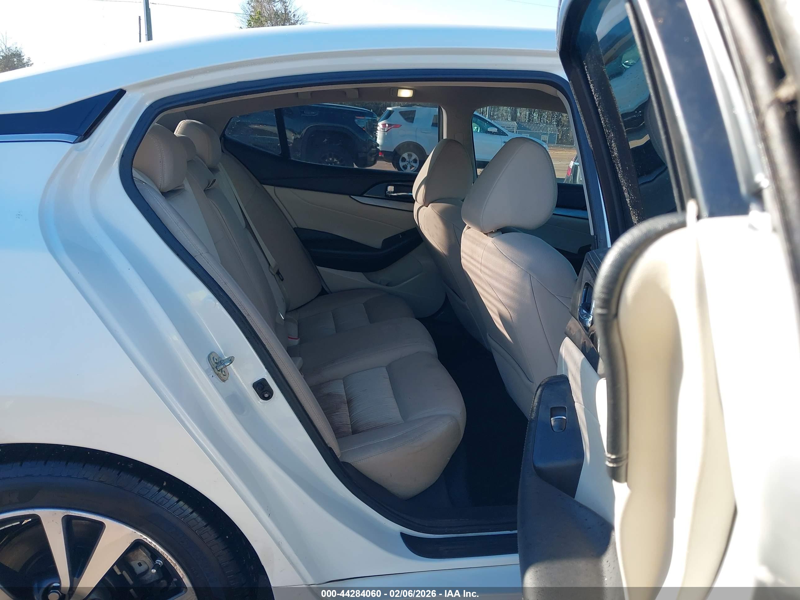 NISSAN MAXIMA image 8