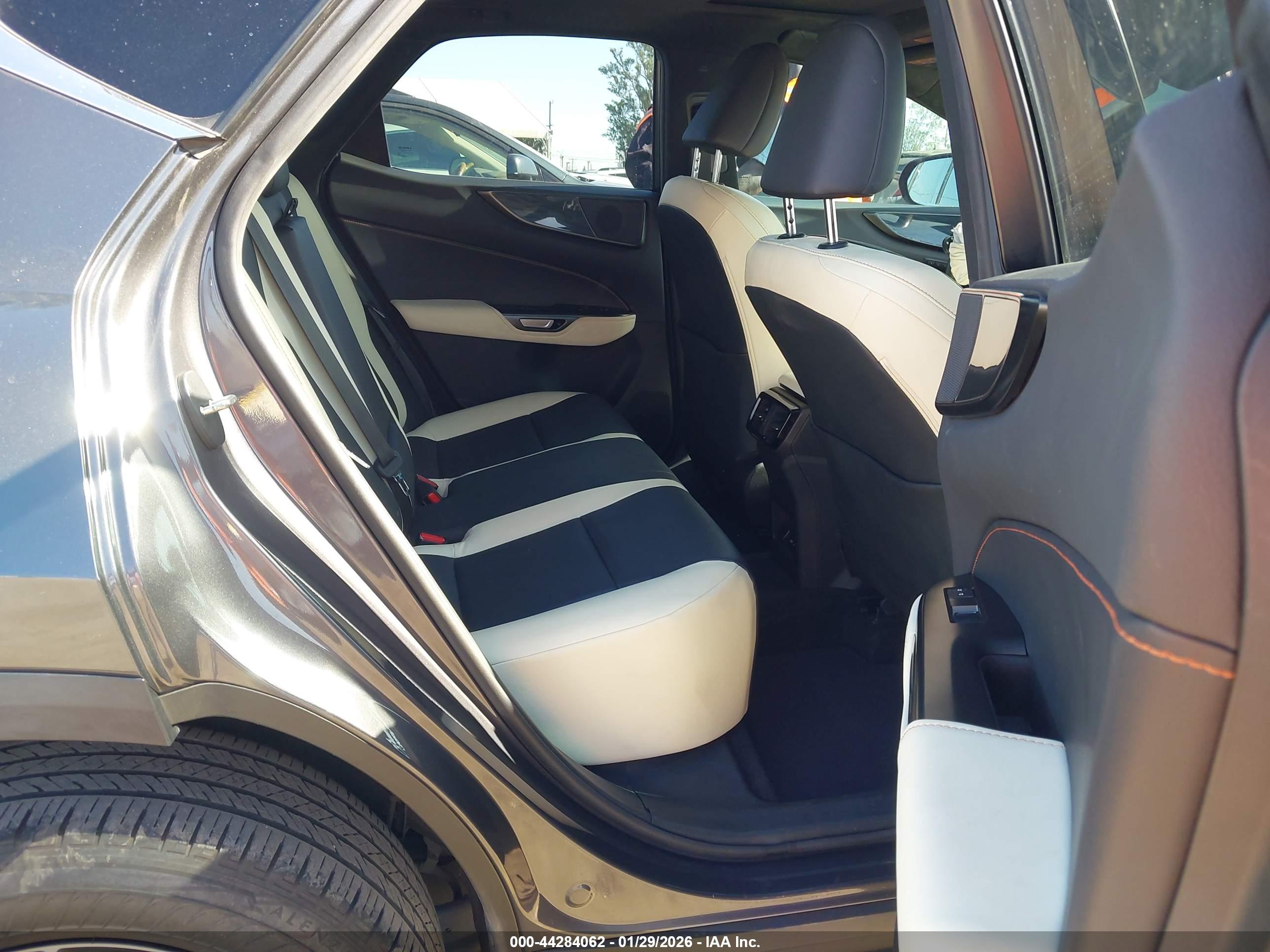 LEXUS NX image 8