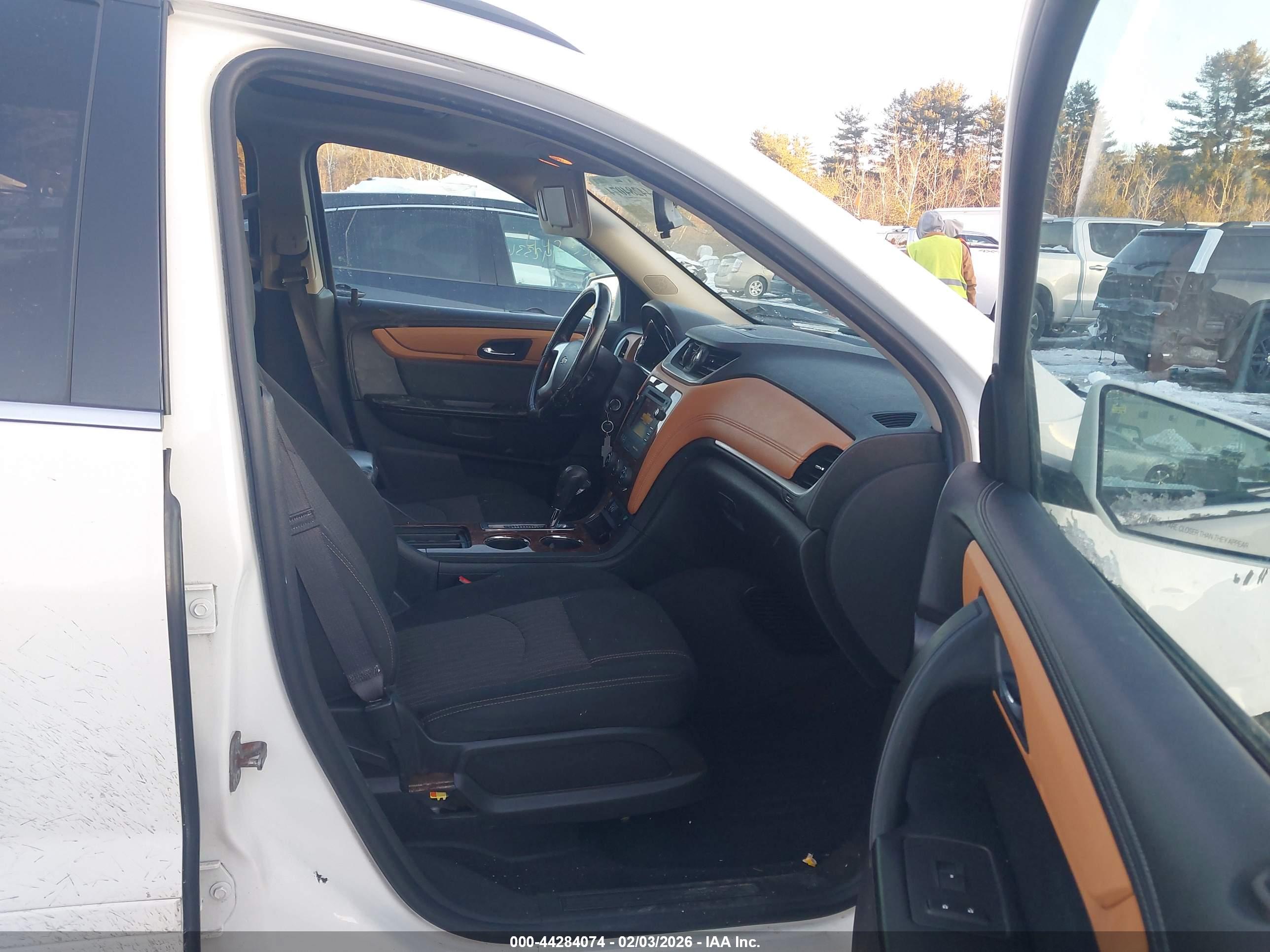CHEVROLET TRAVERSE image 5