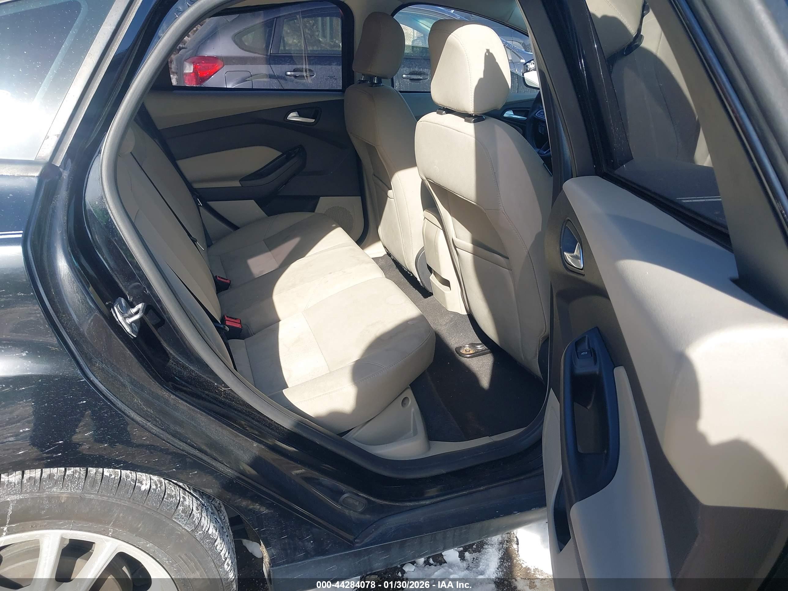 FORD FOCUS image 8