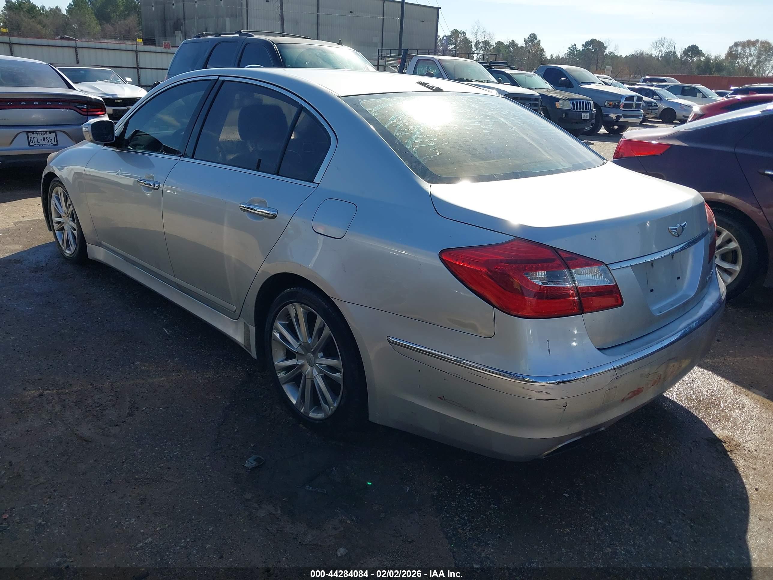 HYUNDAI GENESIS image 3