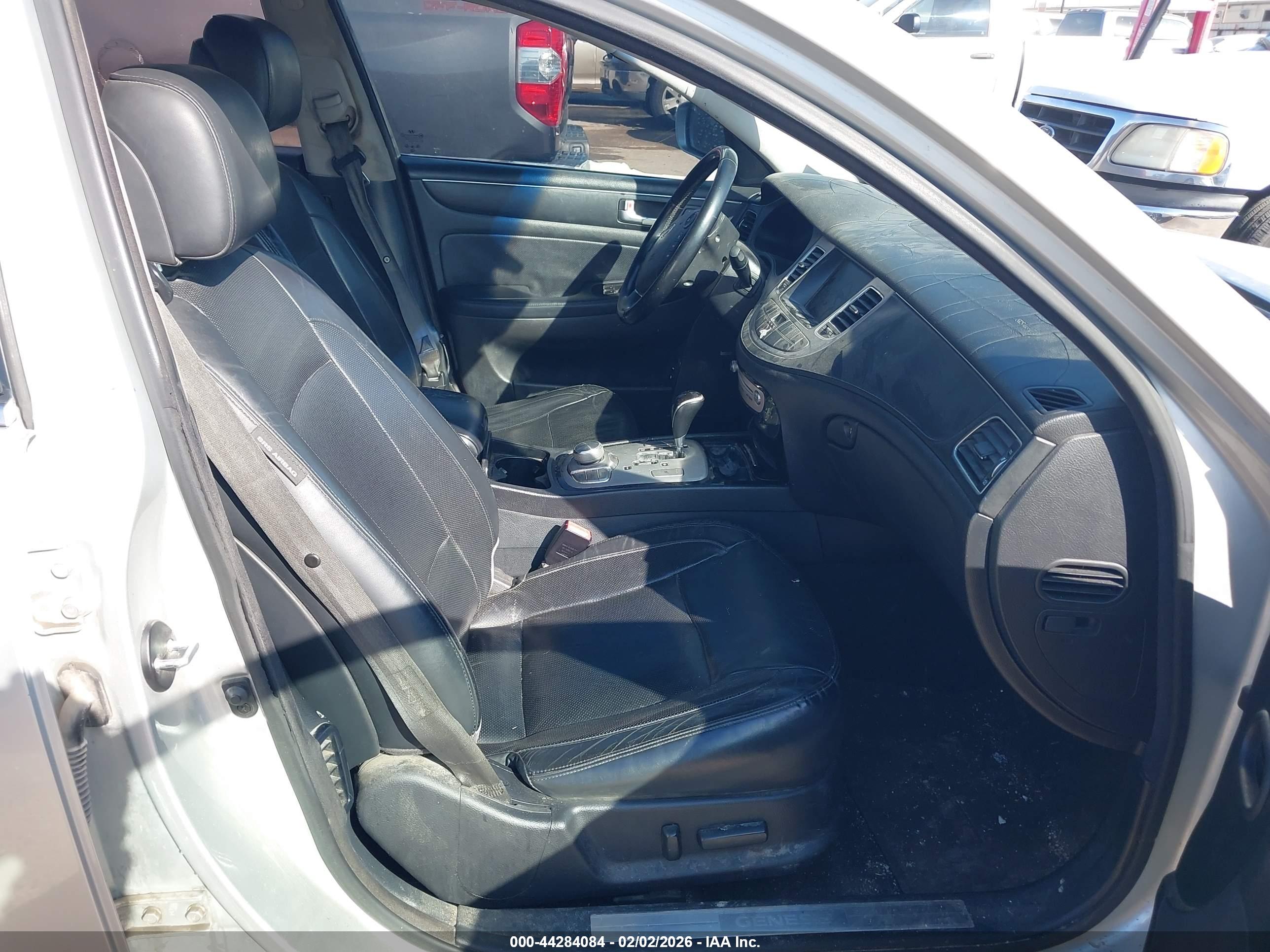 HYUNDAI GENESIS image 5