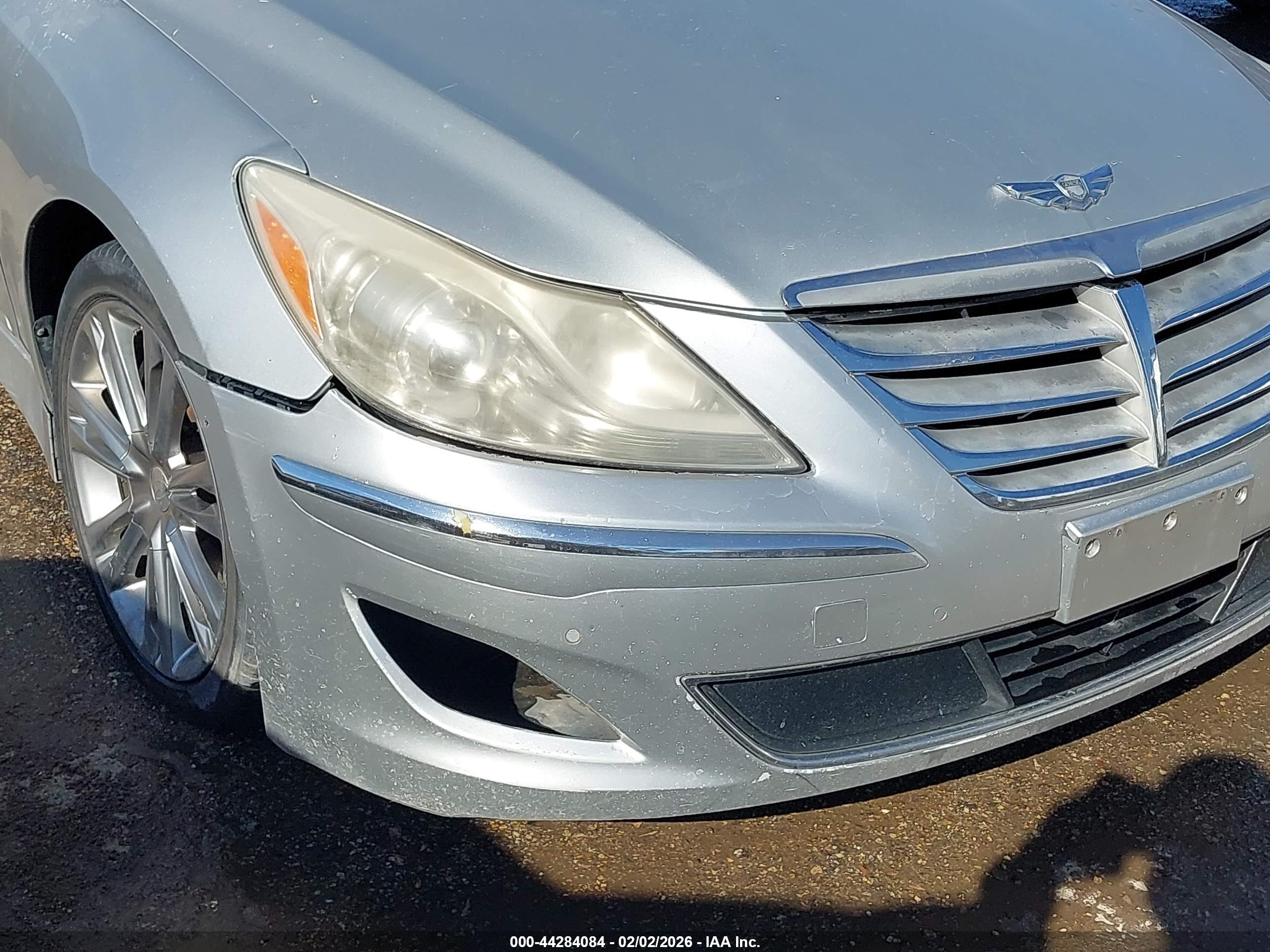 HYUNDAI GENESIS image 6