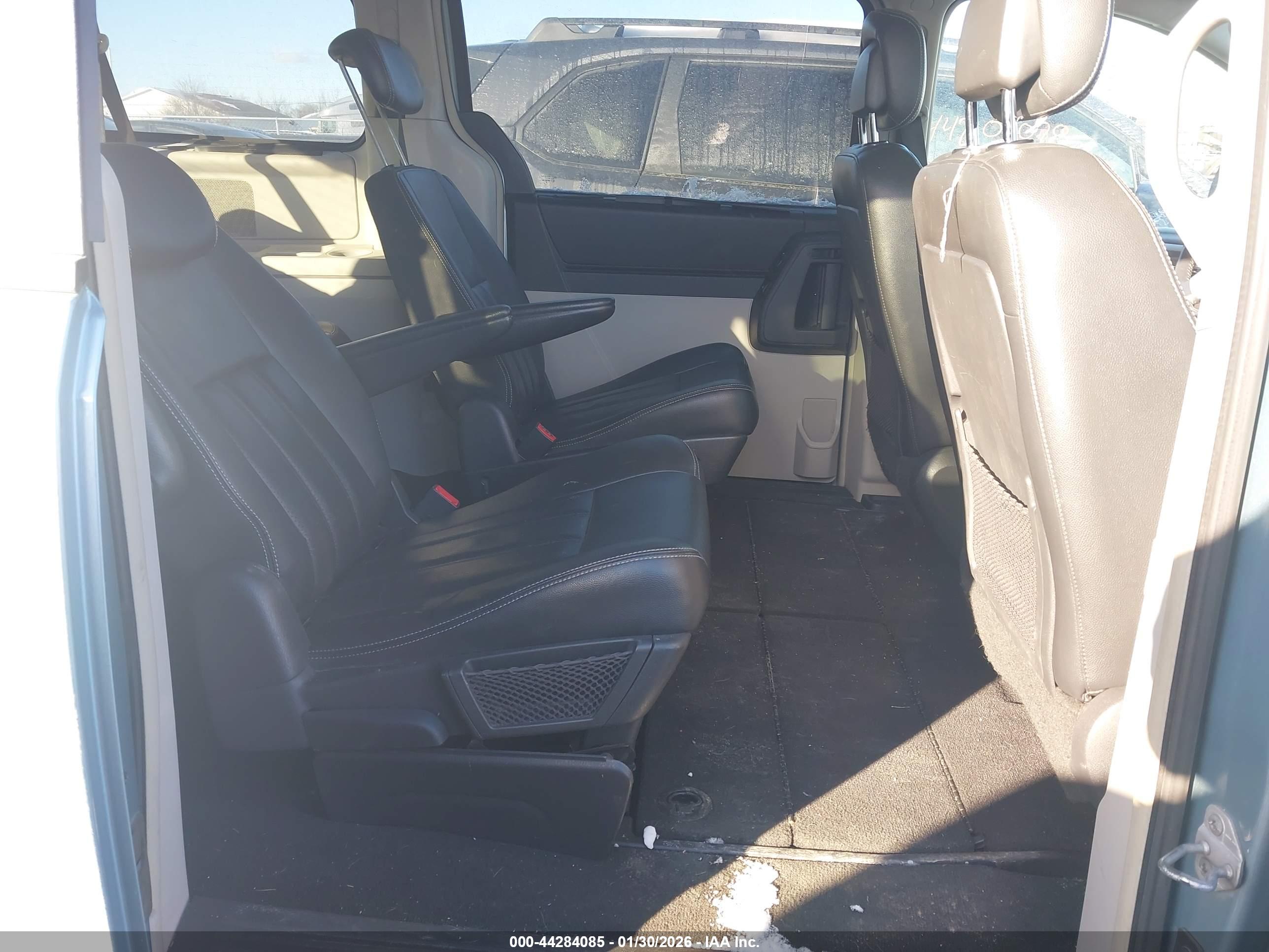 CHRYSLER TOWN image 8