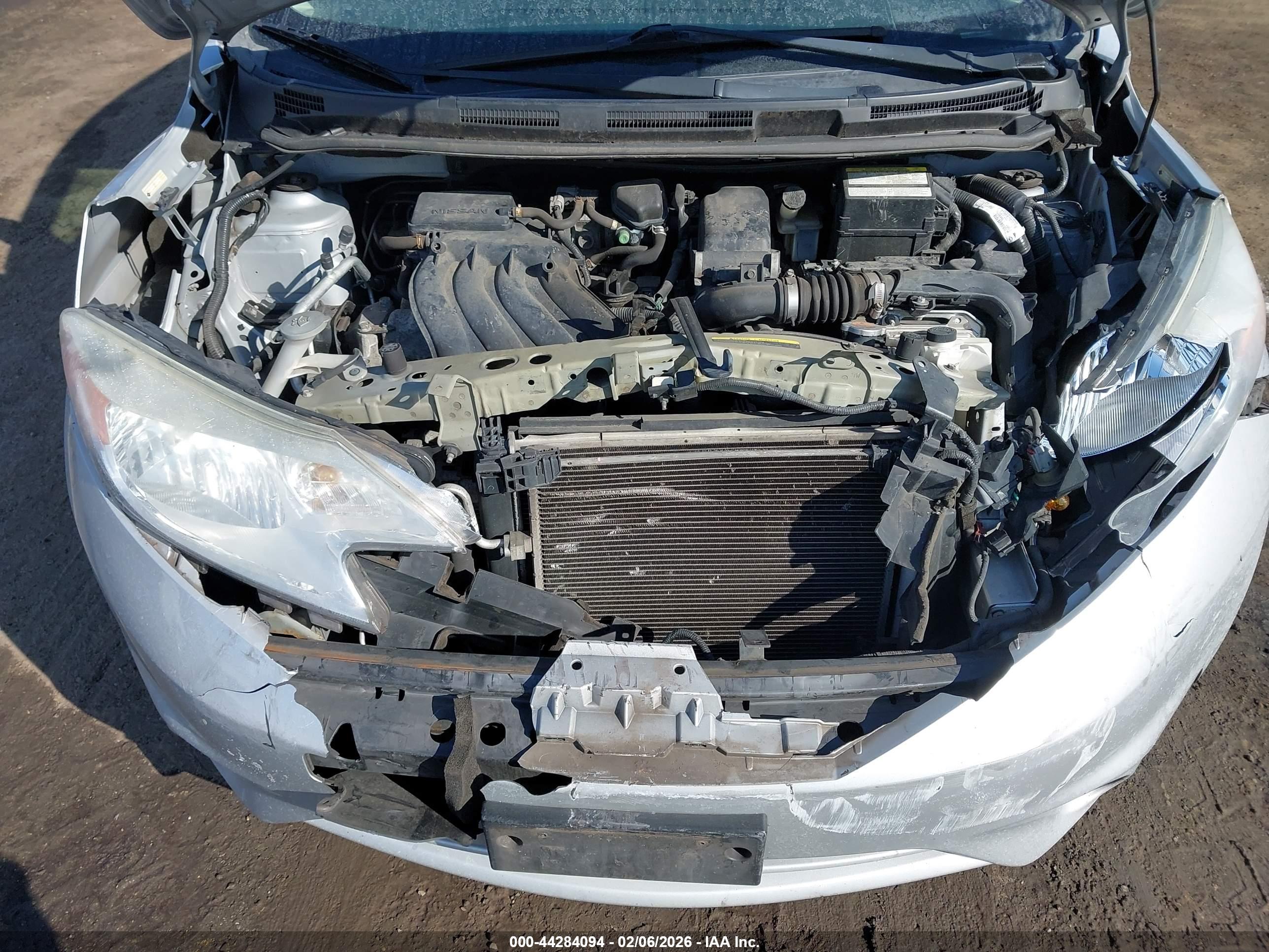 NISSAN VERSA image 10