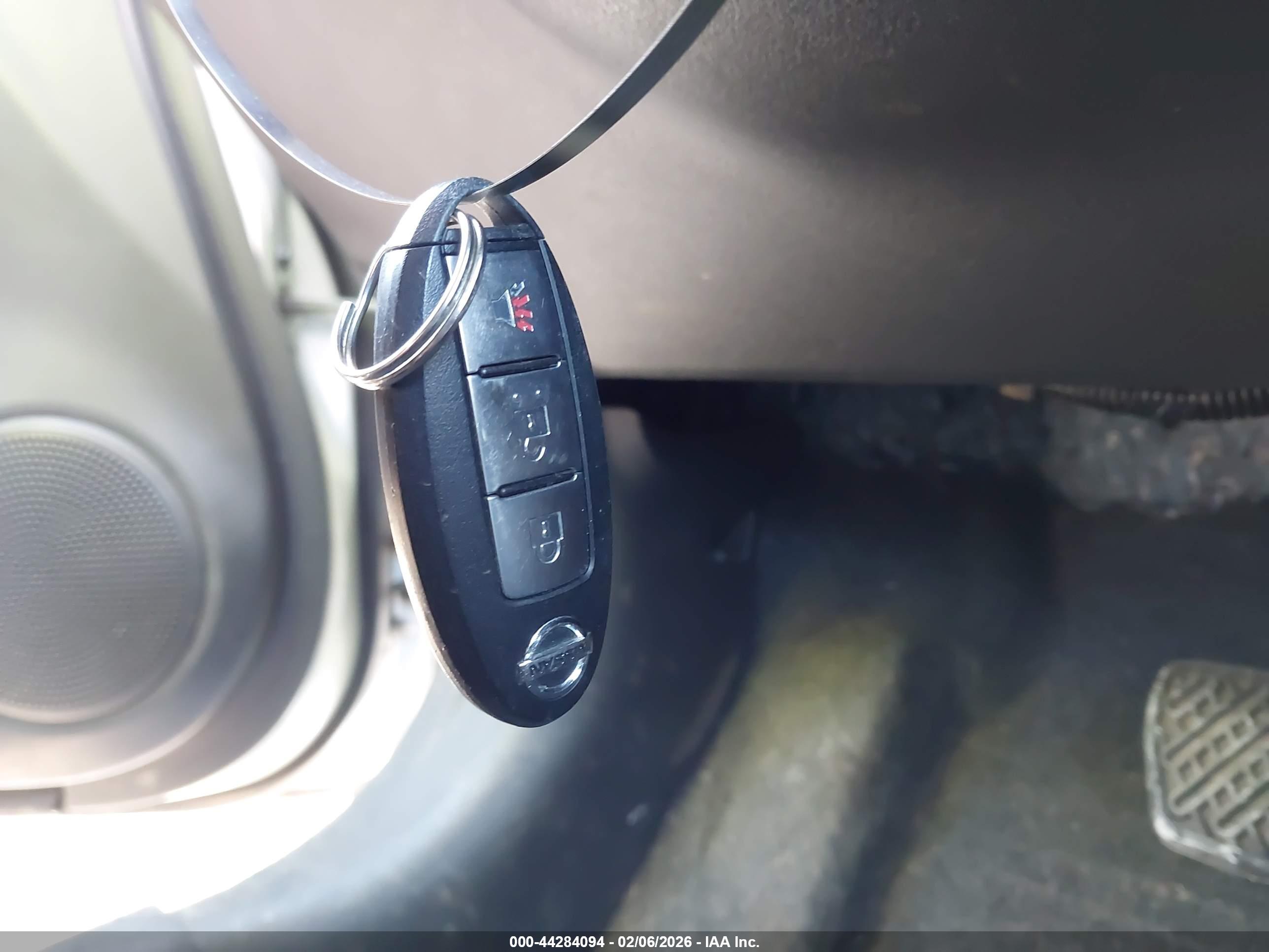 NISSAN VERSA image 11