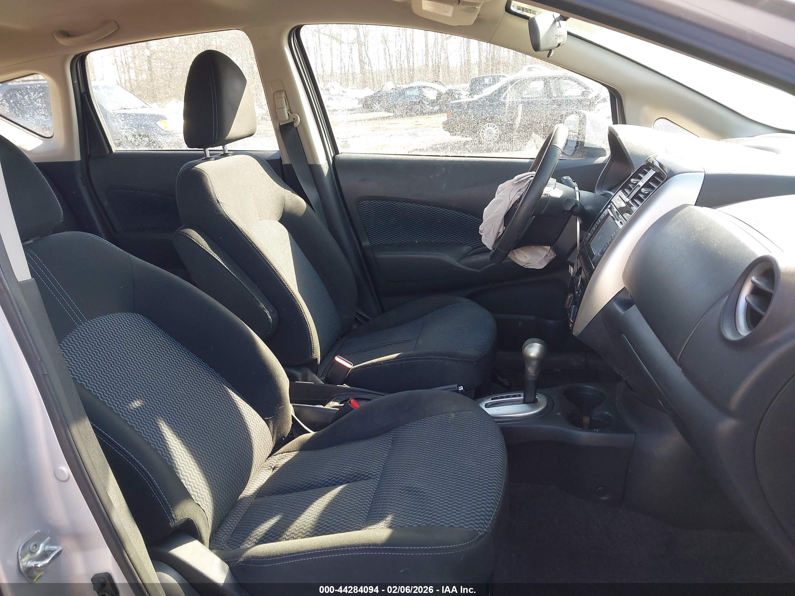 NISSAN VERSA image 5