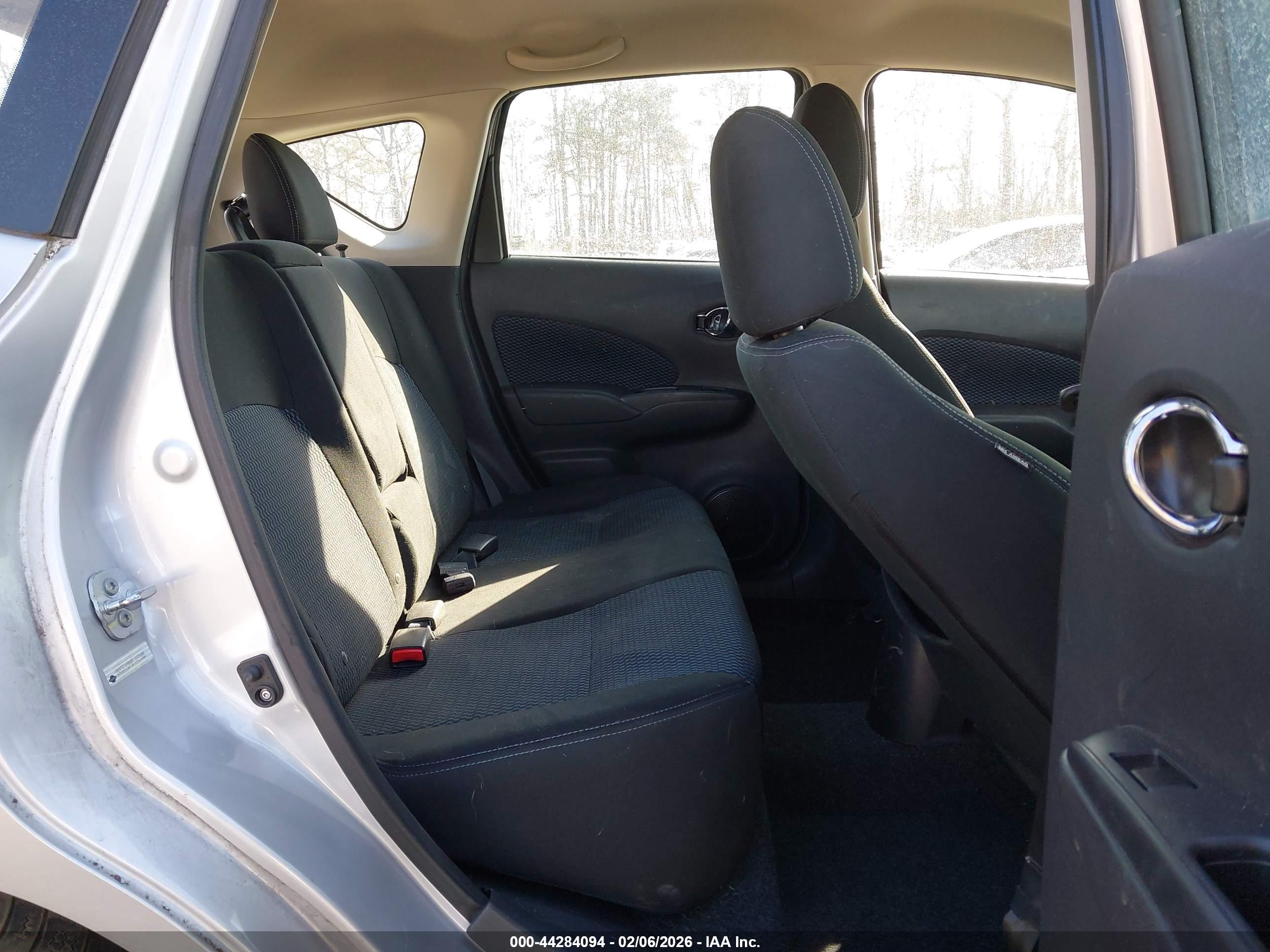 NISSAN VERSA image 8