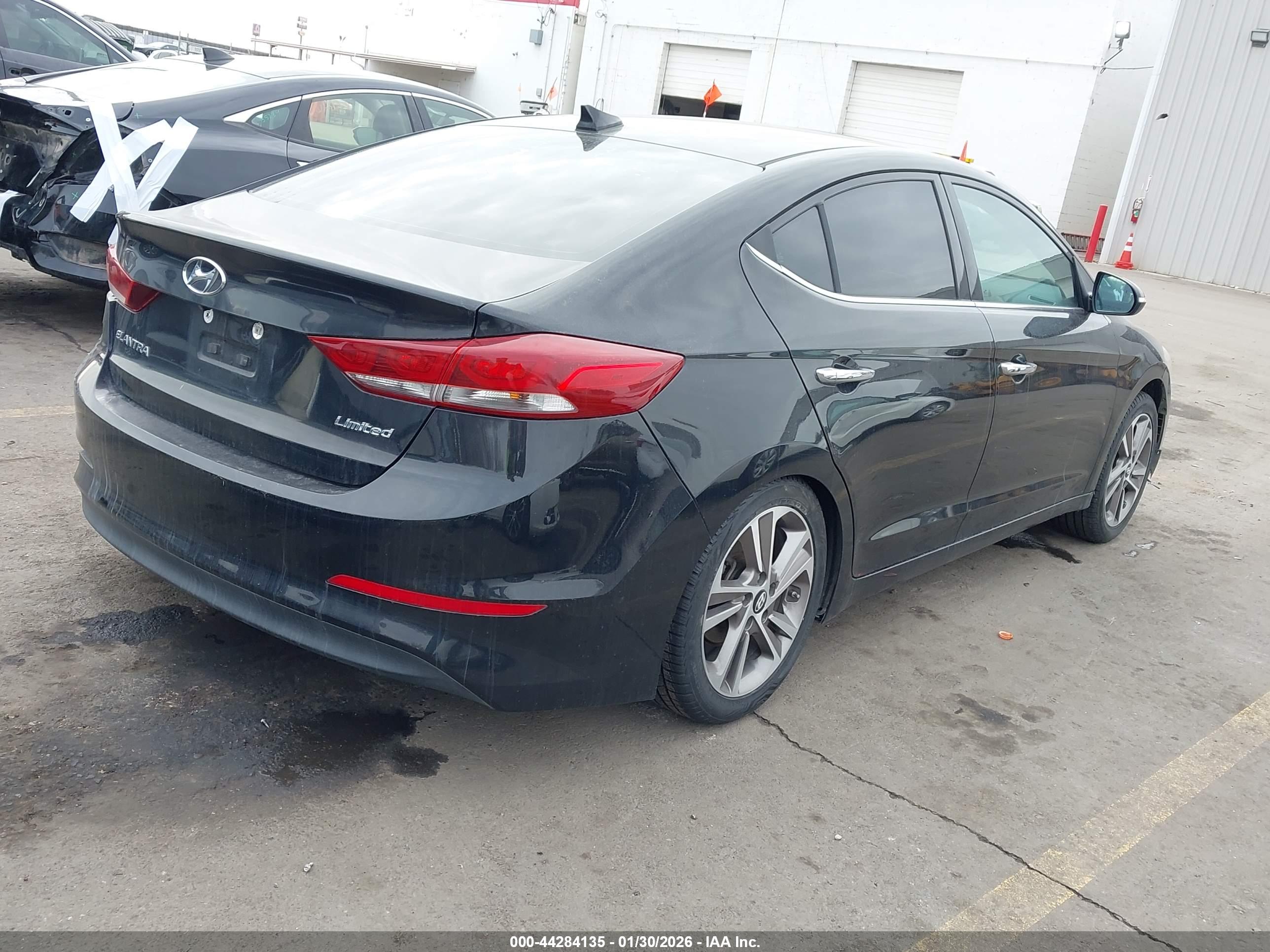 HYUNDAI ELANTRA image 4