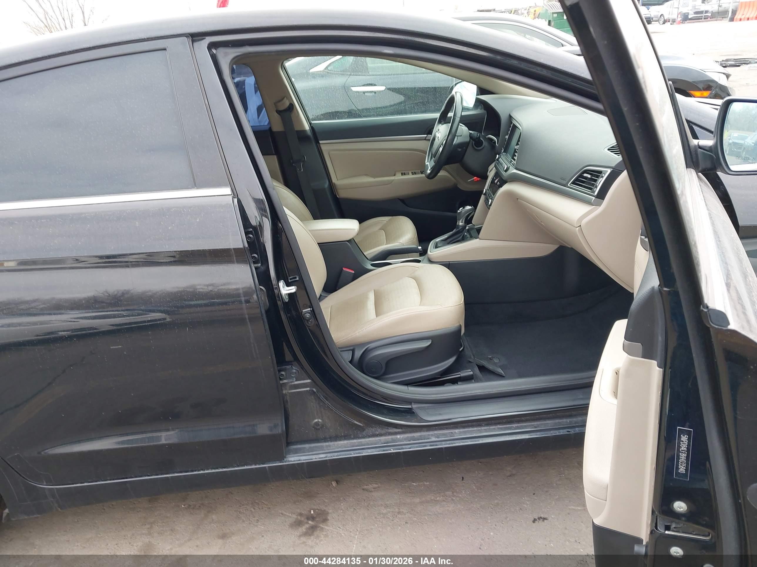 HYUNDAI ELANTRA image 5
