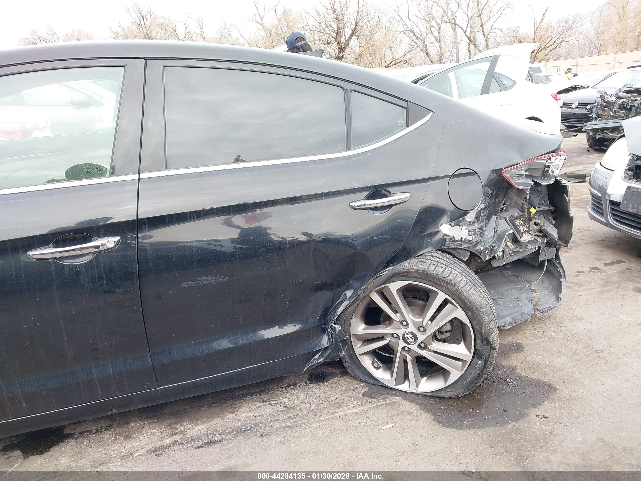 HYUNDAI ELANTRA image 6
