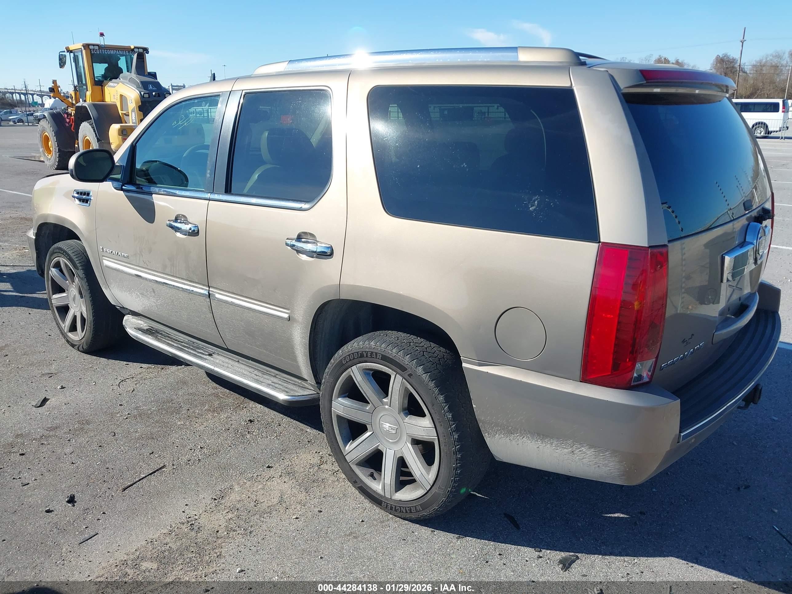 CADILLAC ESCALADE image 3