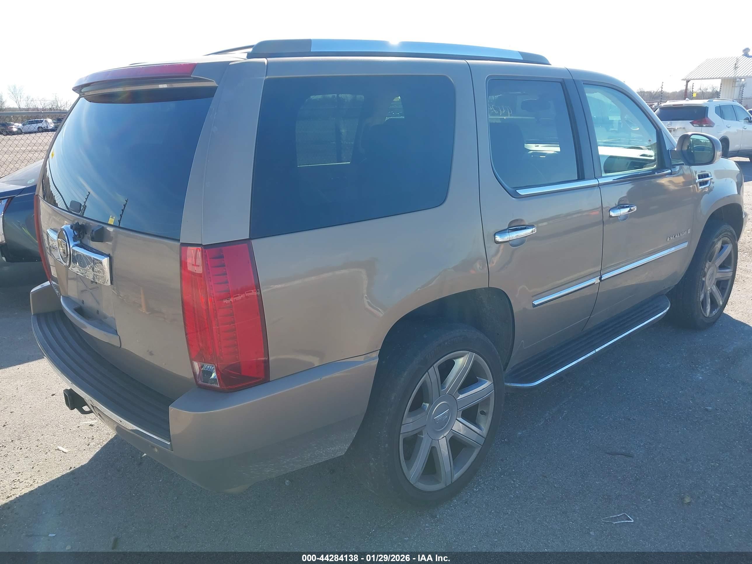 CADILLAC ESCALADE image 4