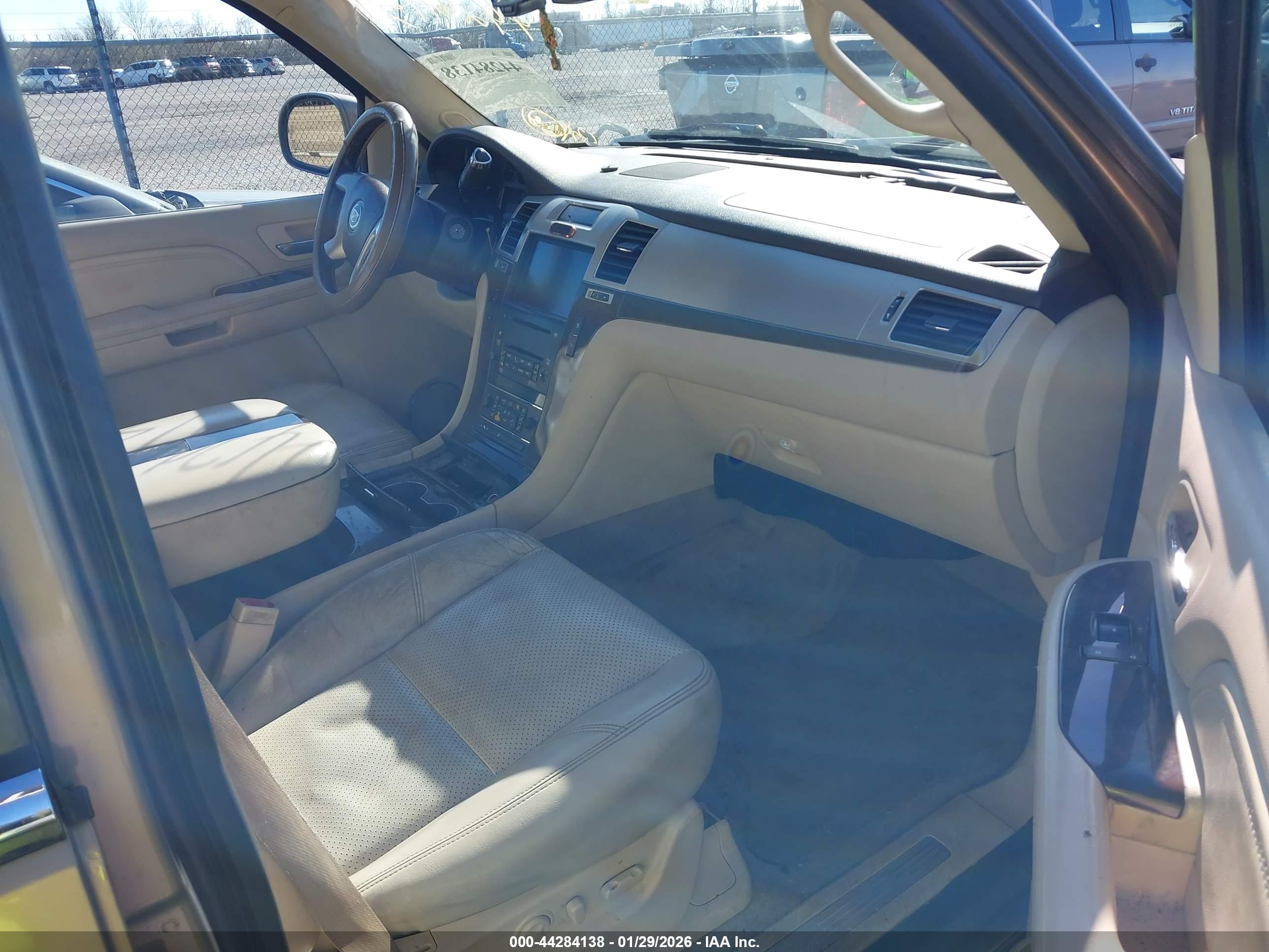 CADILLAC ESCALADE image 5