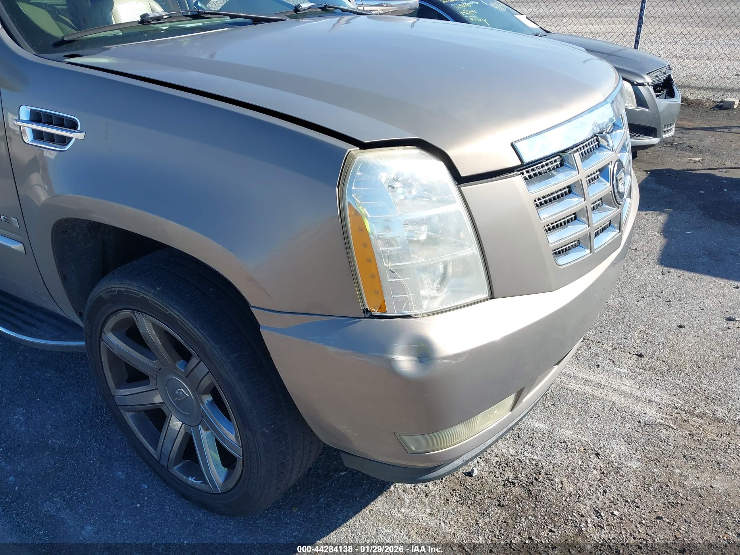 CADILLAC ESCALADE image 6