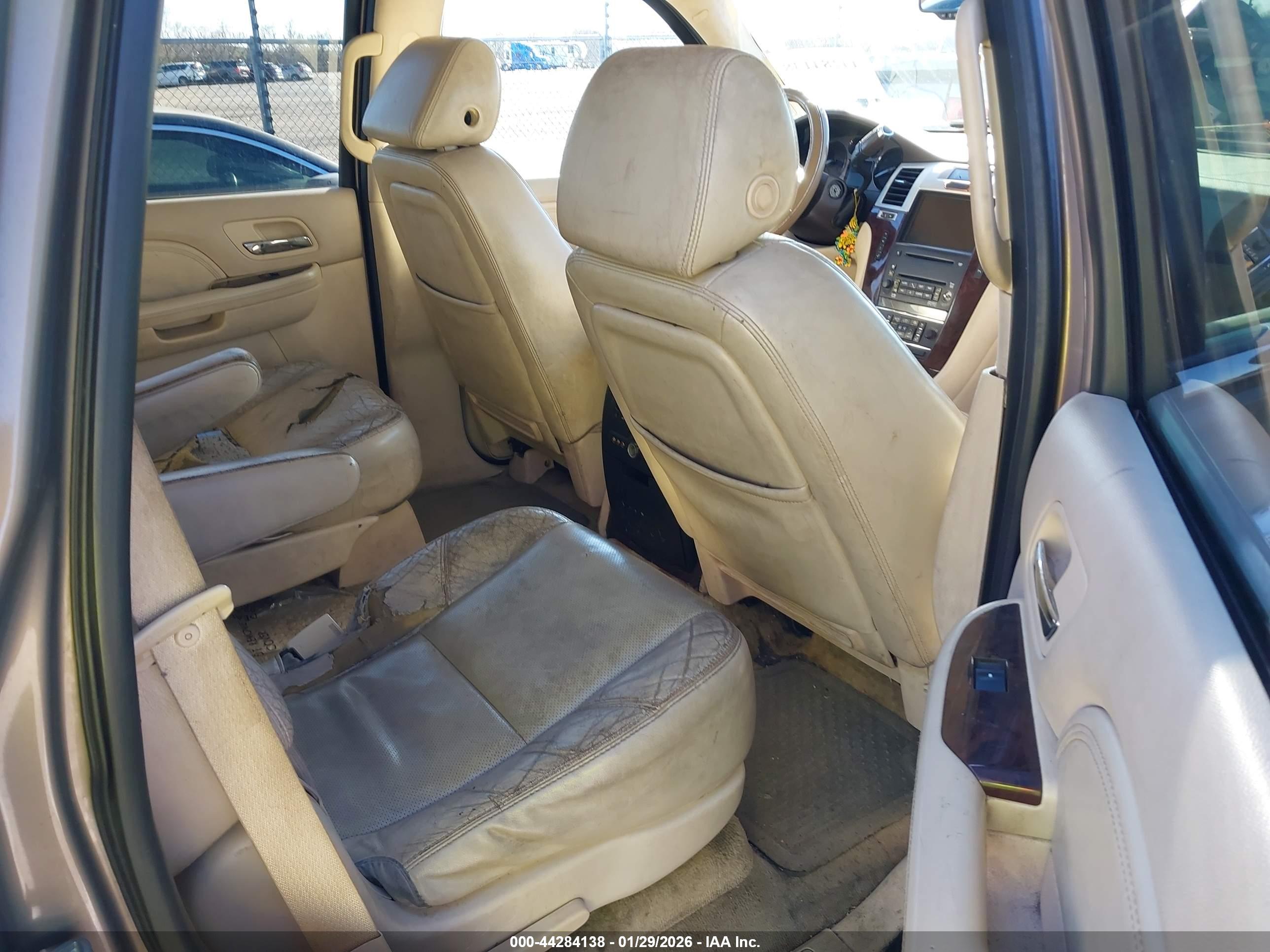 CADILLAC ESCALADE image 8