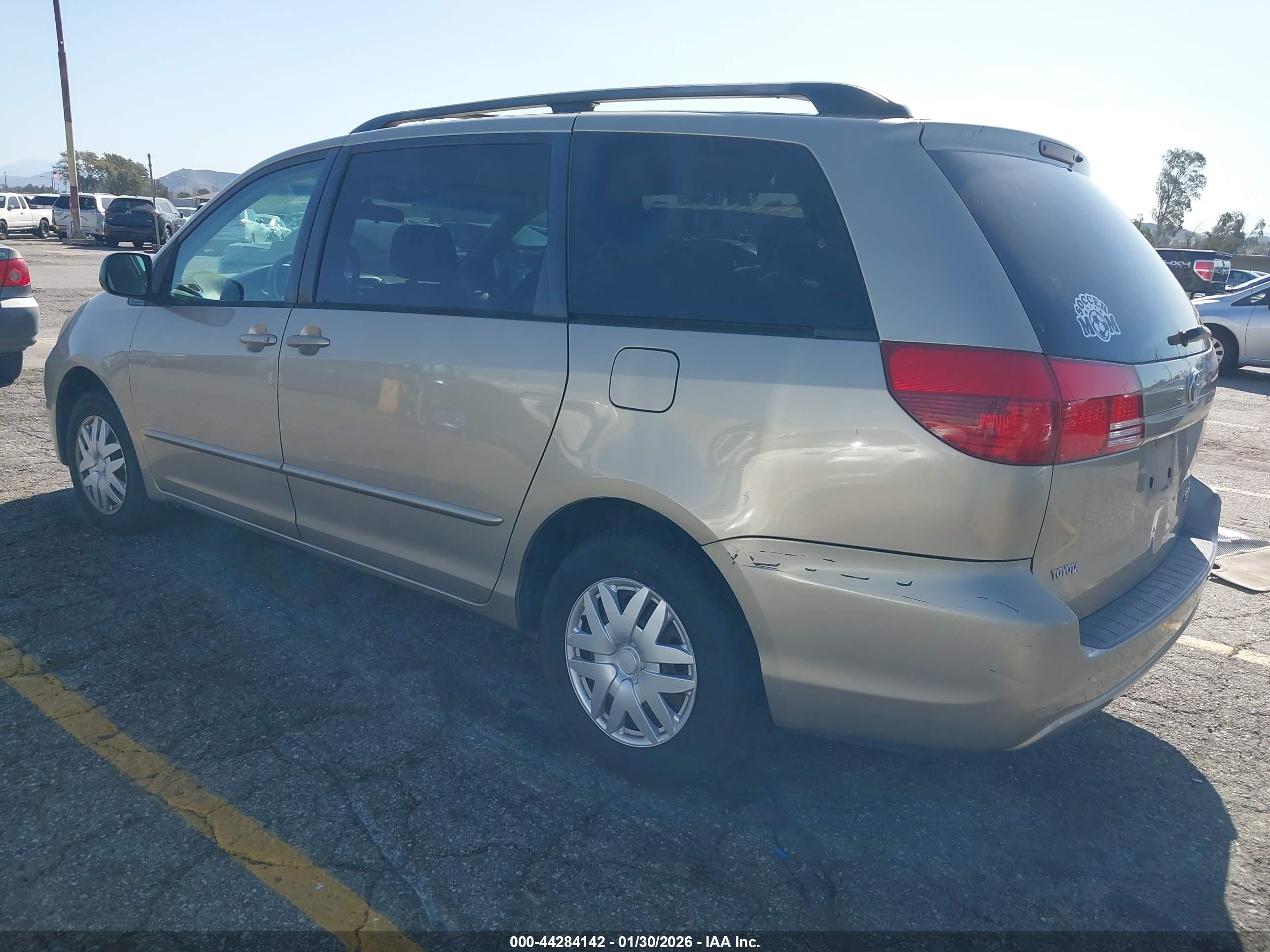 TOYOTA SIENNA image 3