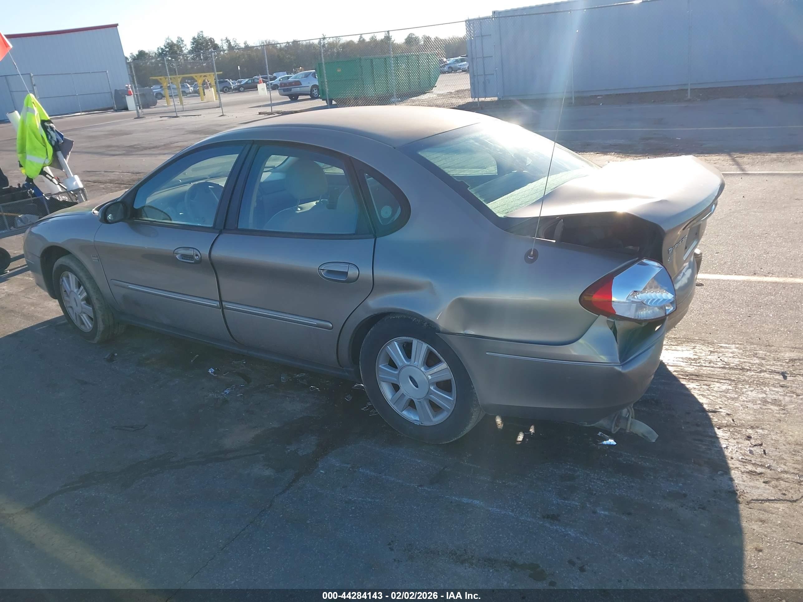 FORD TAURUS image 3