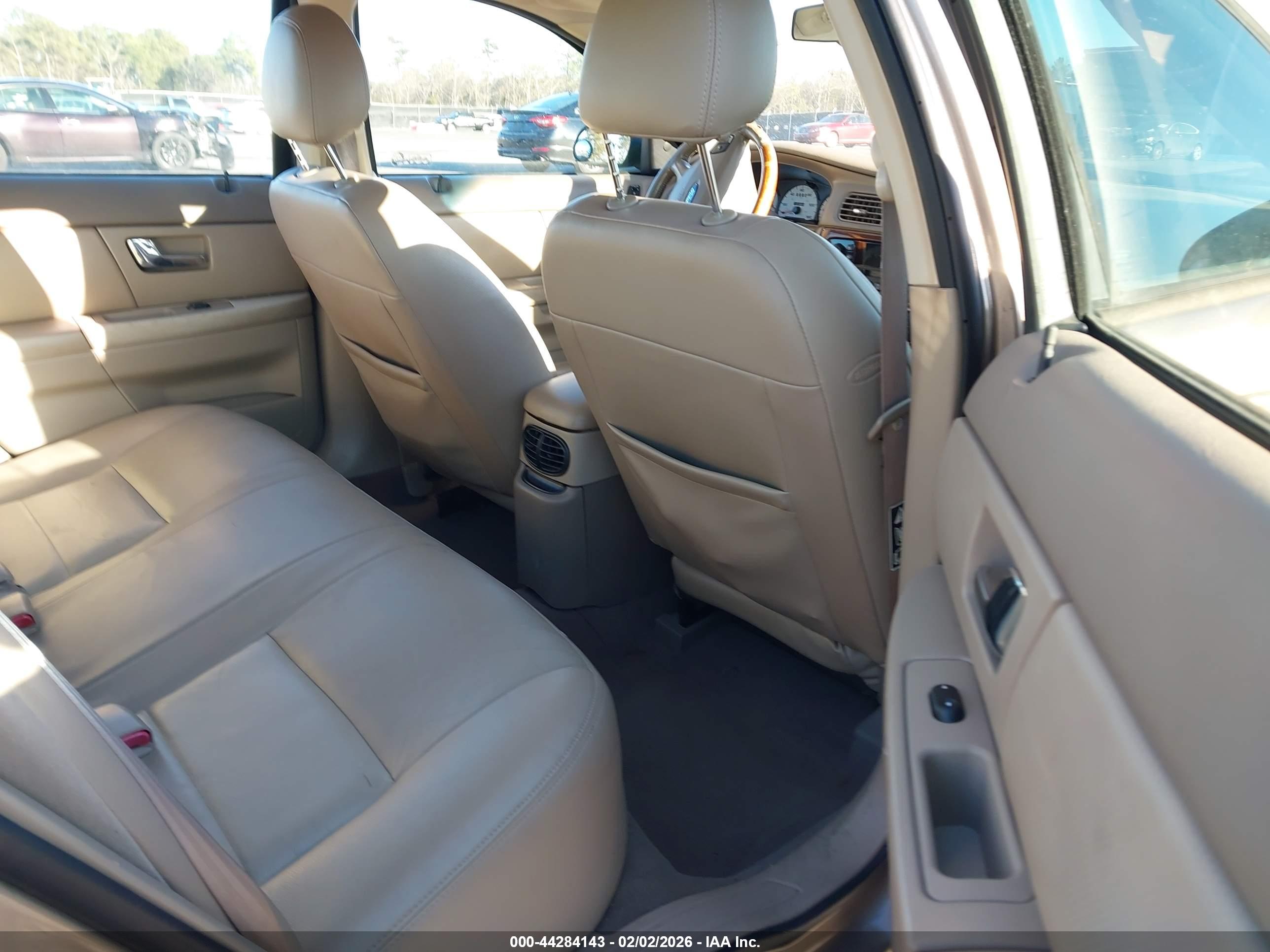 FORD TAURUS image 8