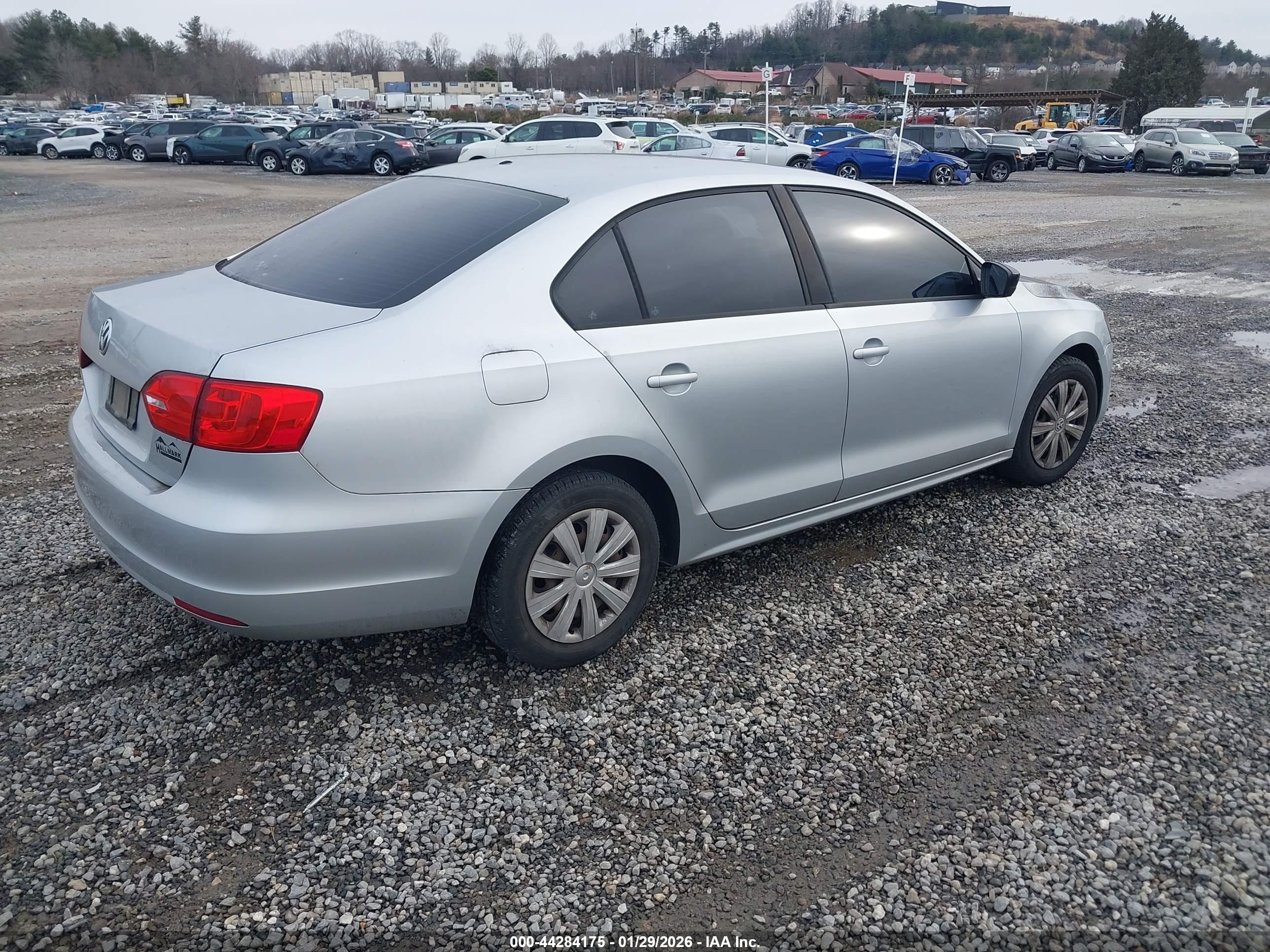 VOLKSWAGEN JETTA image 4