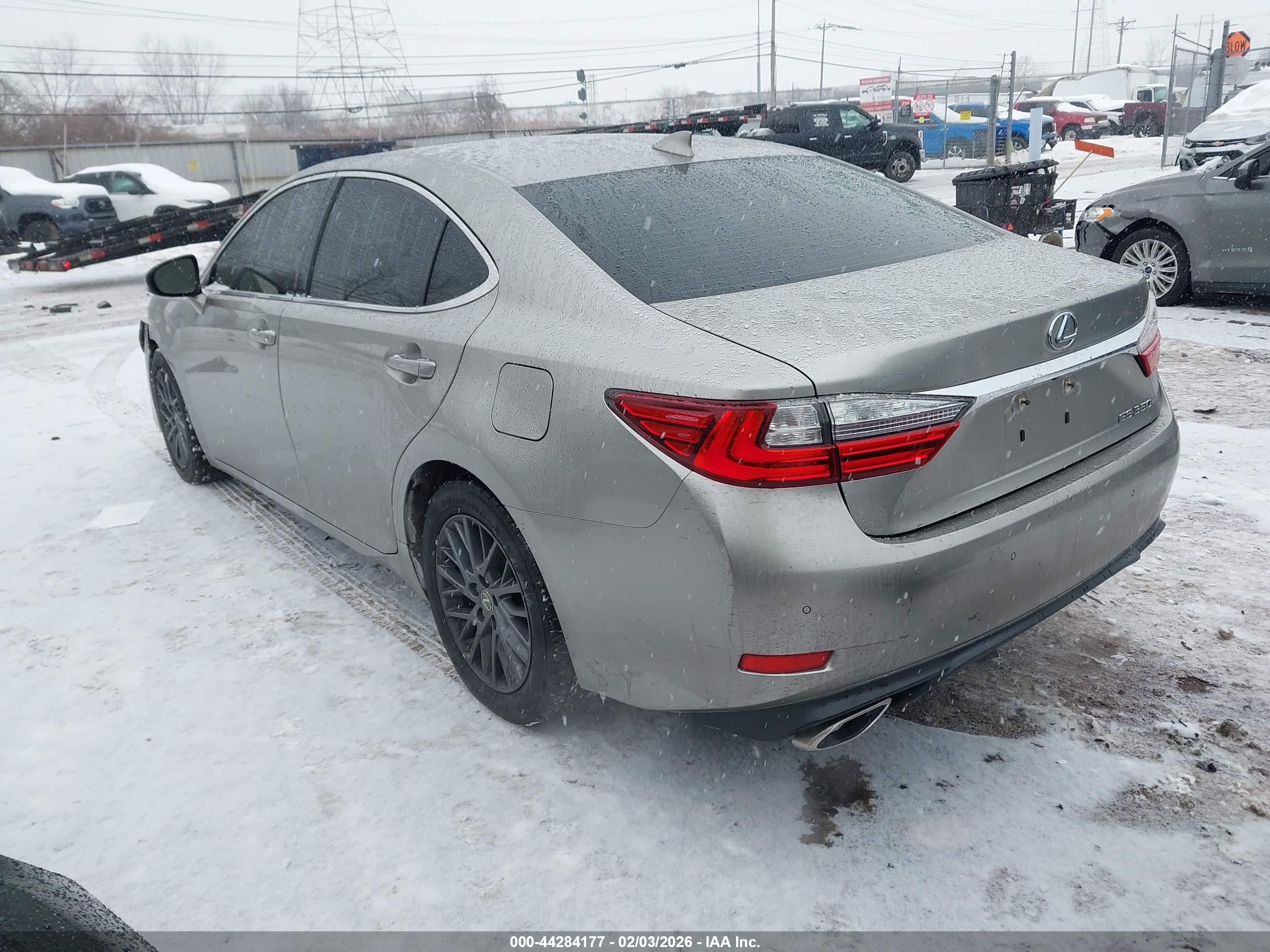 LEXUS ES image 3