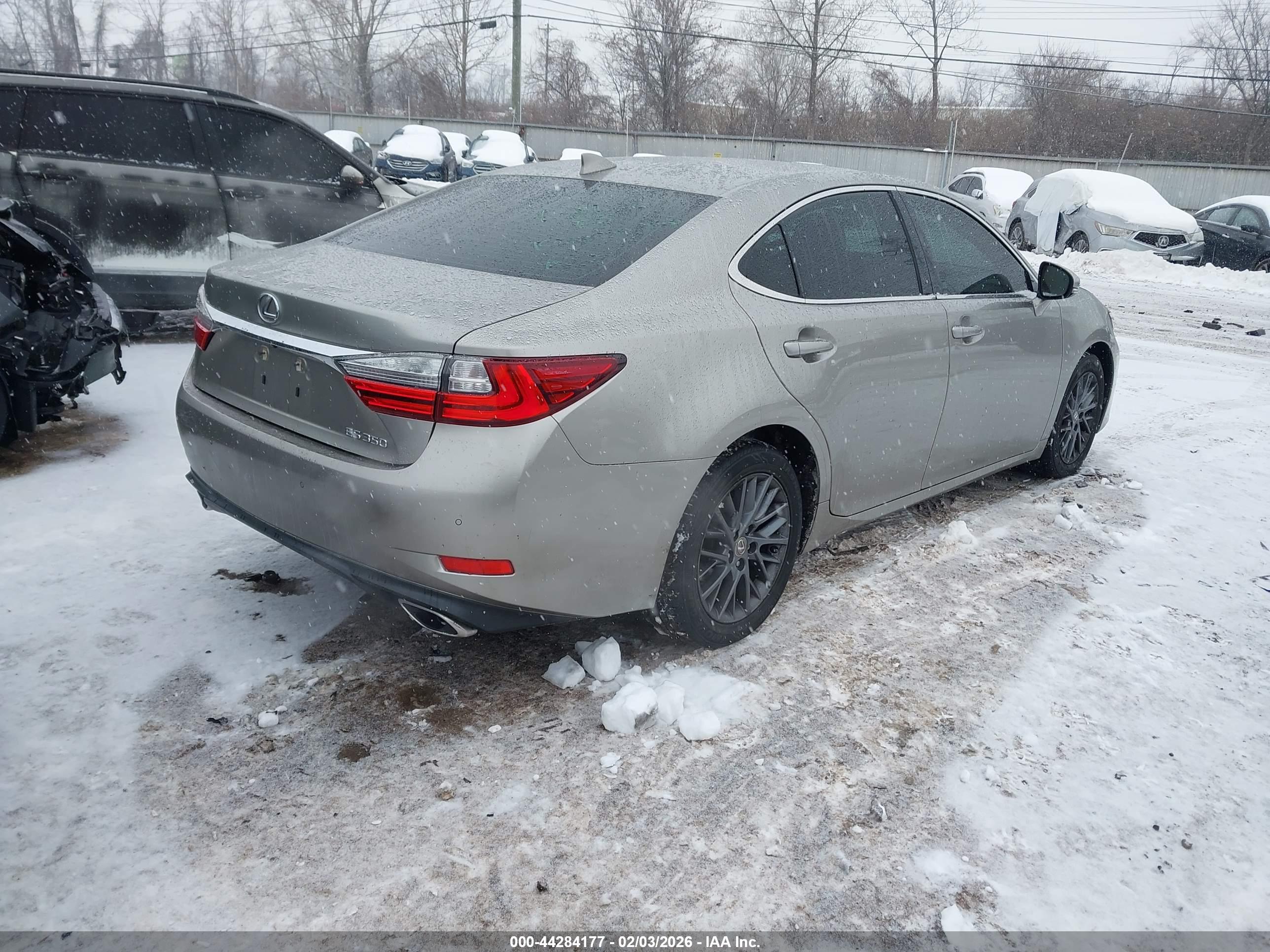 LEXUS ES image 4