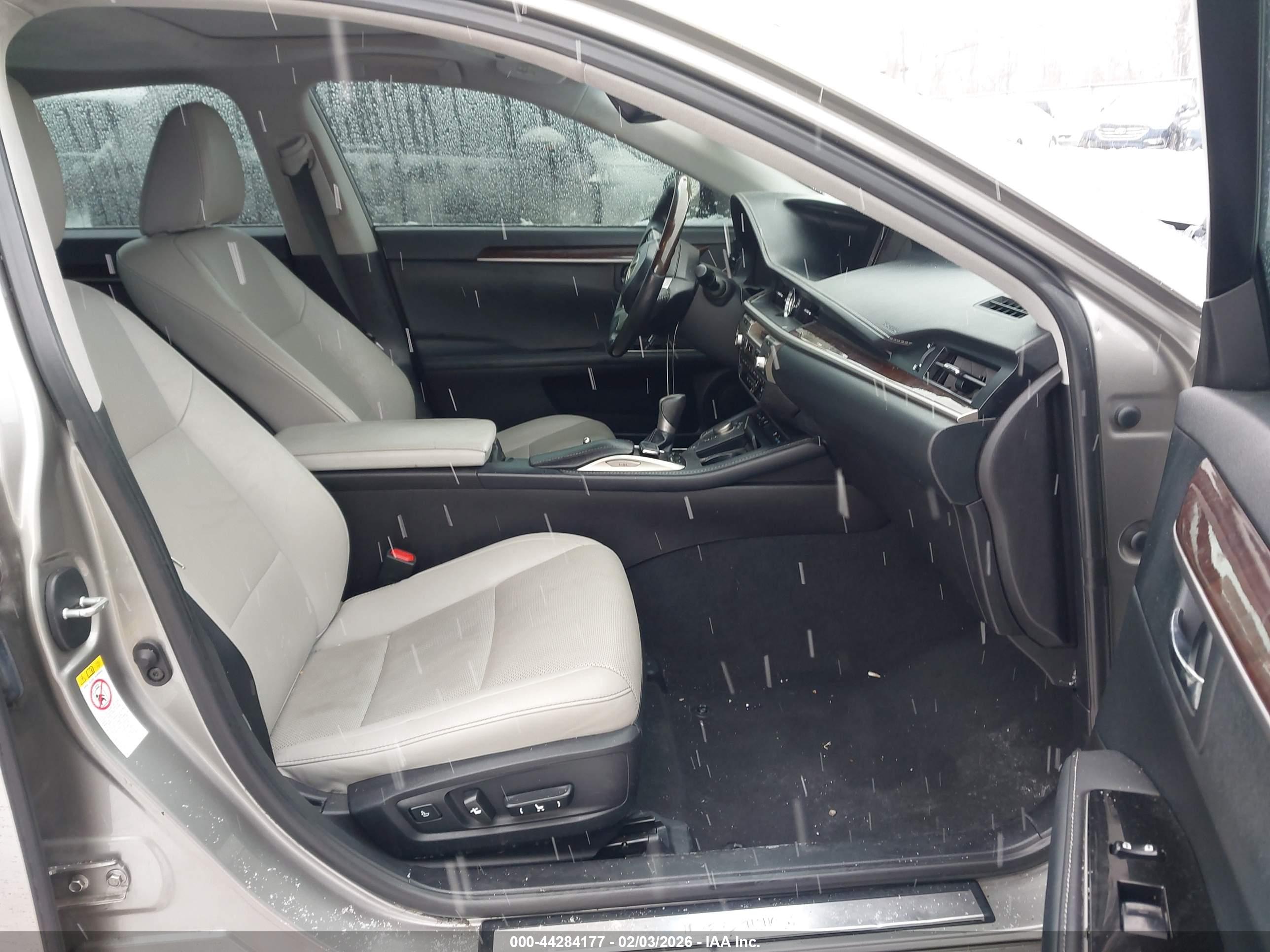 LEXUS ES image 5