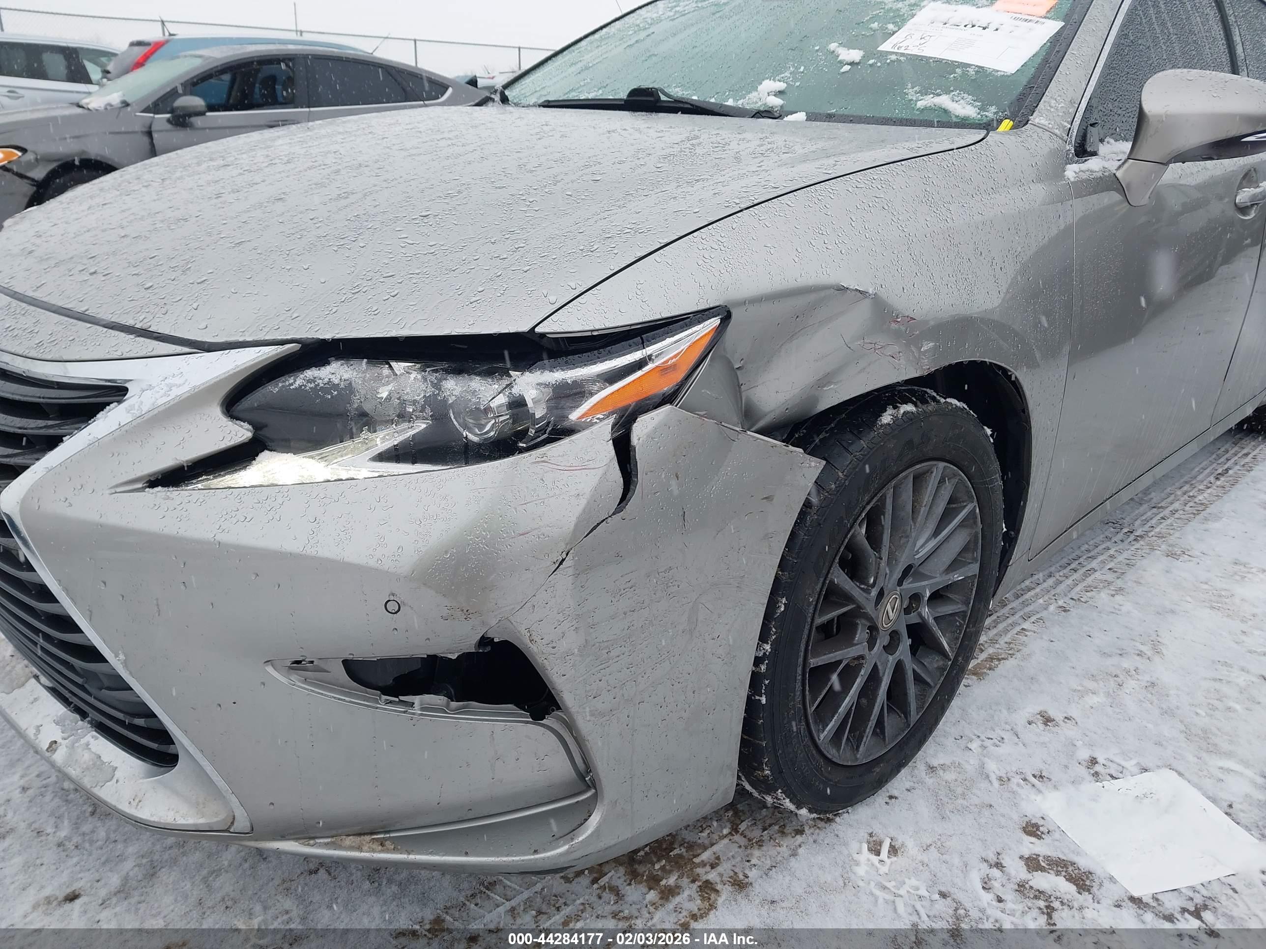 LEXUS ES image 6