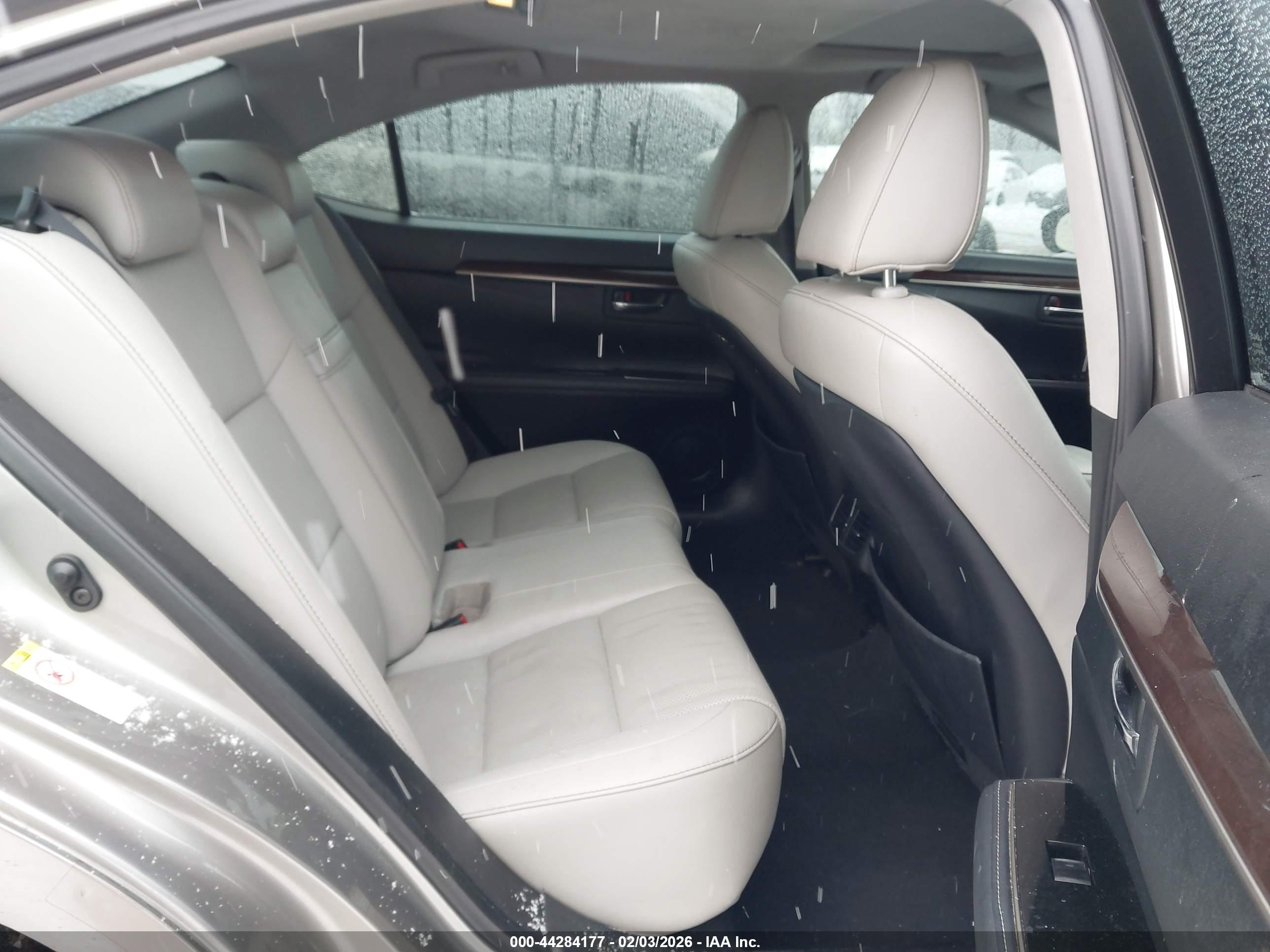 LEXUS ES image 8