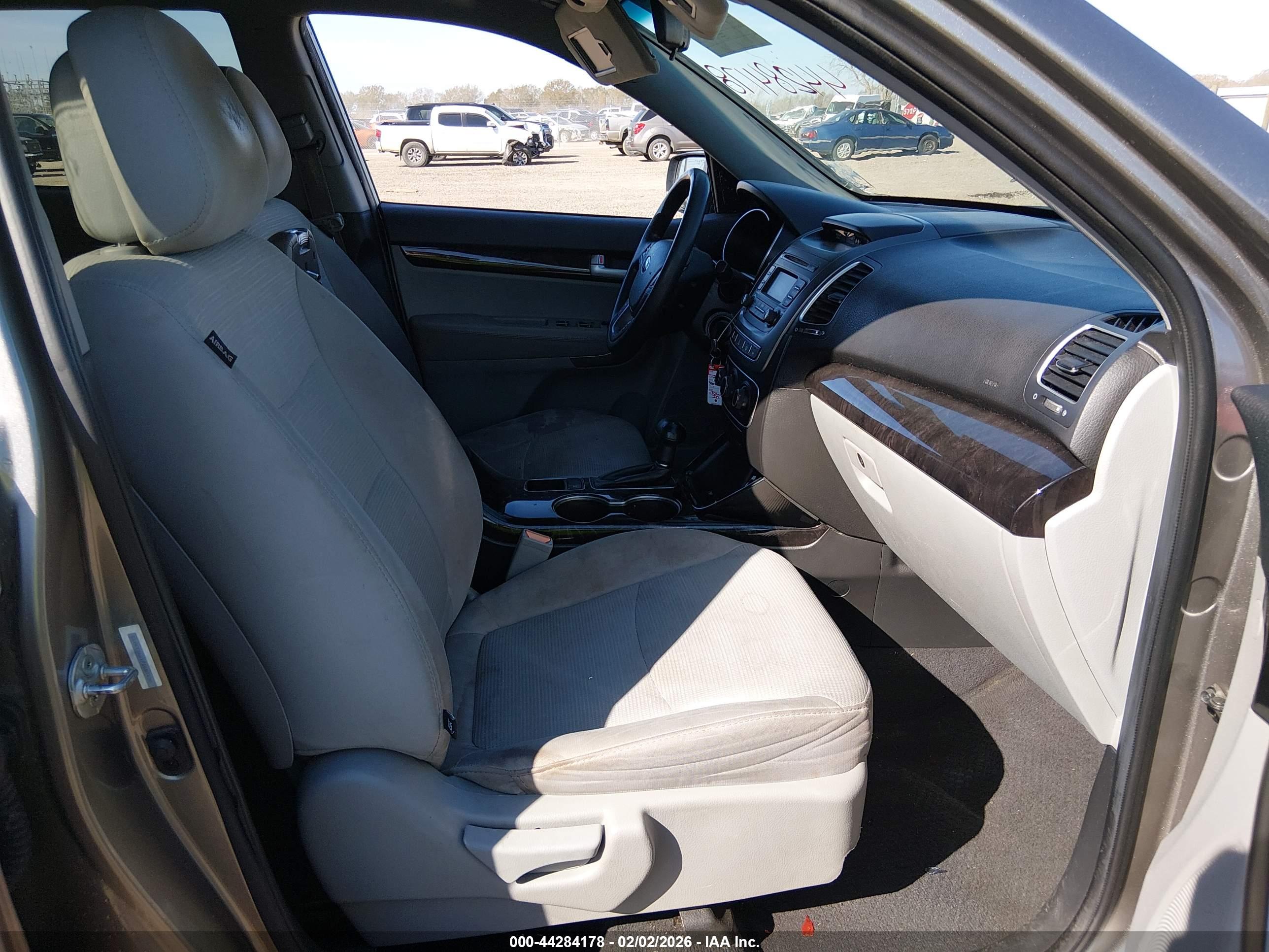 KIA SORENTO image 5
