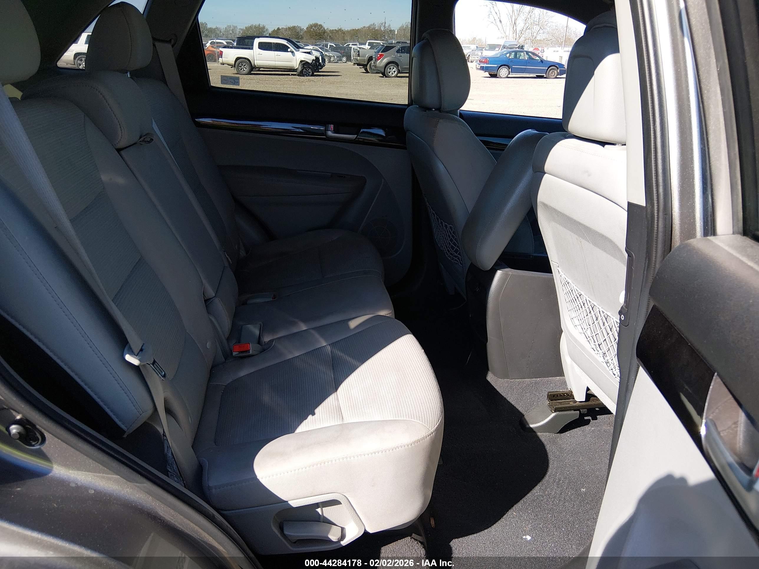 KIA SORENTO image 8