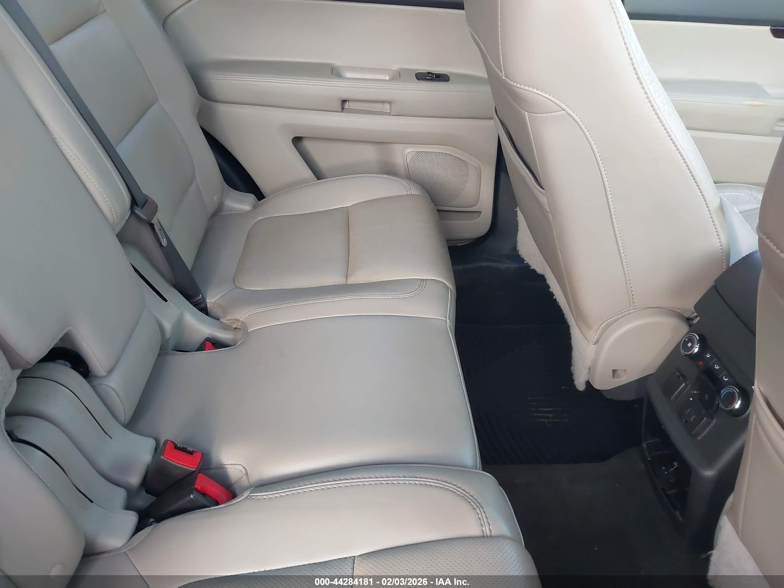 FORD EXPLORER image 8