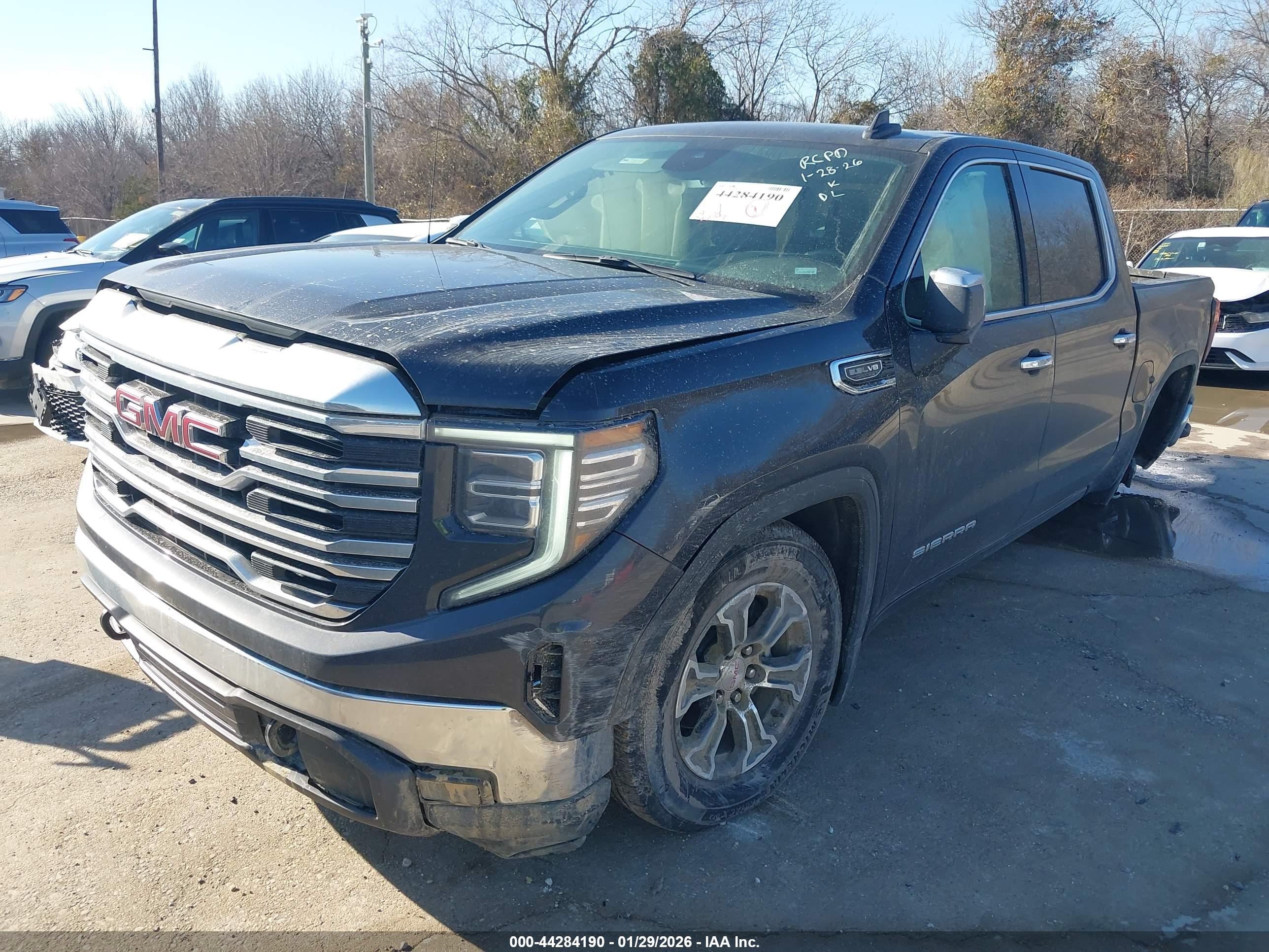 GMC SIERRA image 2