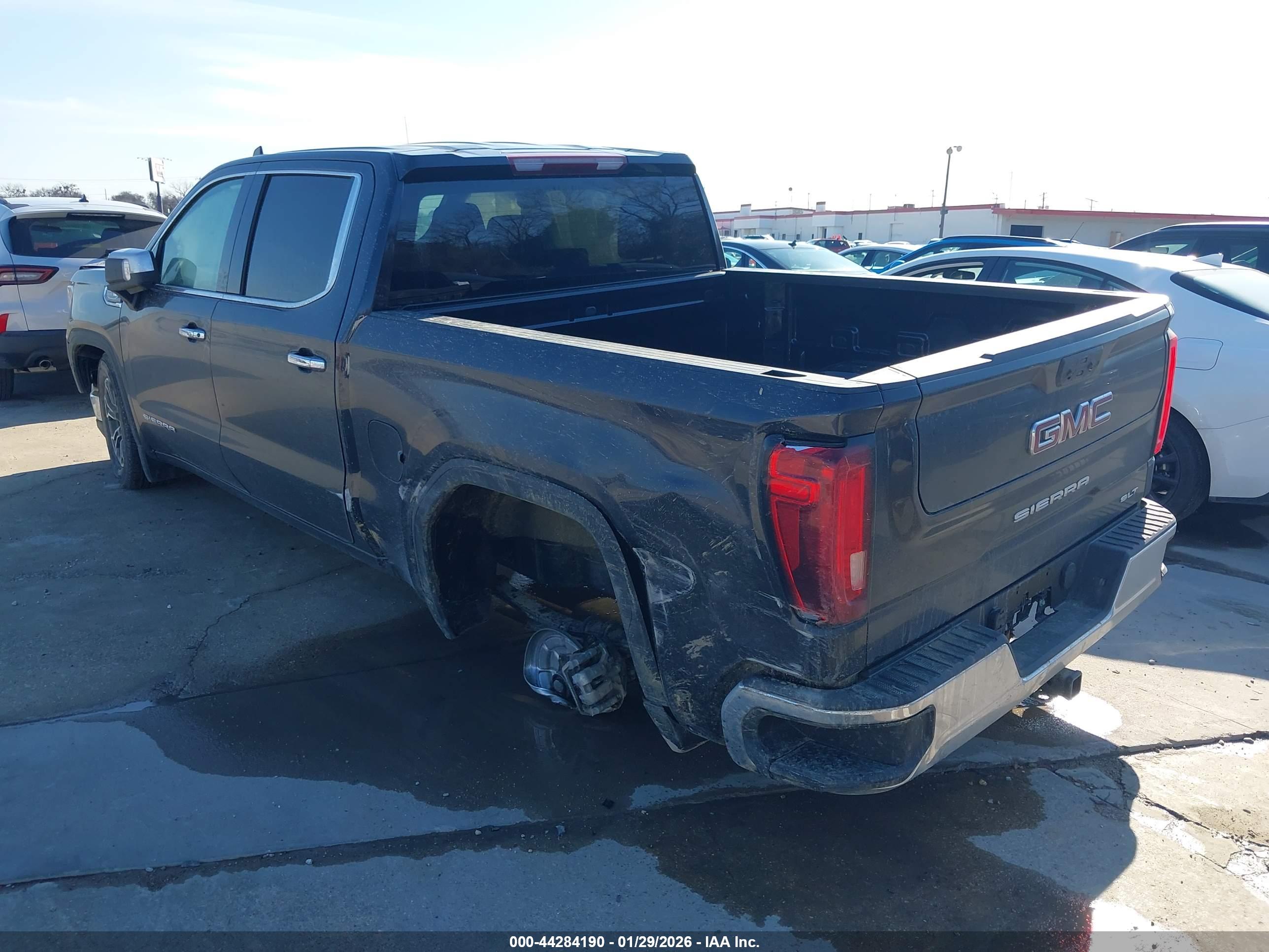 GMC SIERRA image 3