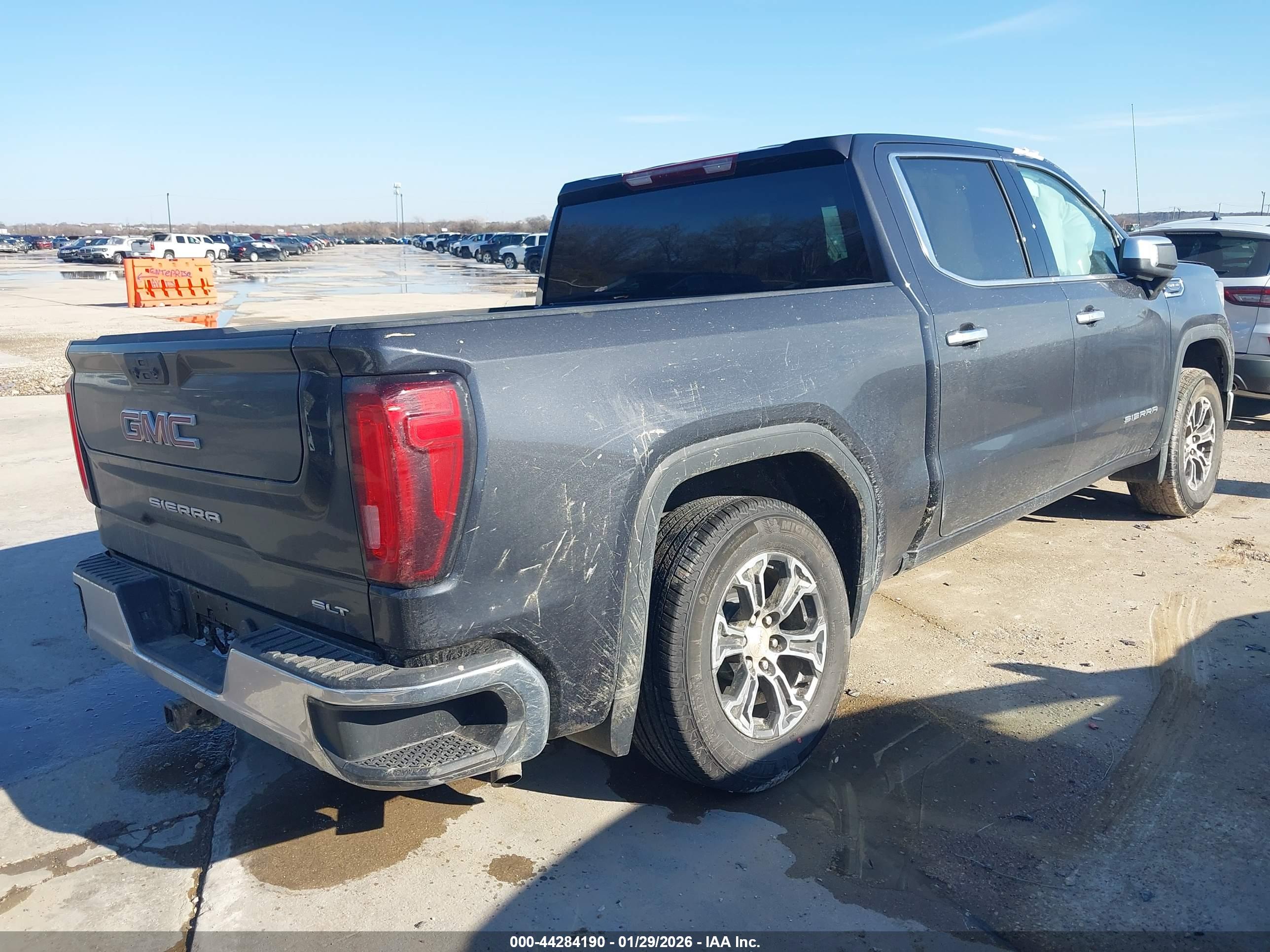 GMC SIERRA image 4