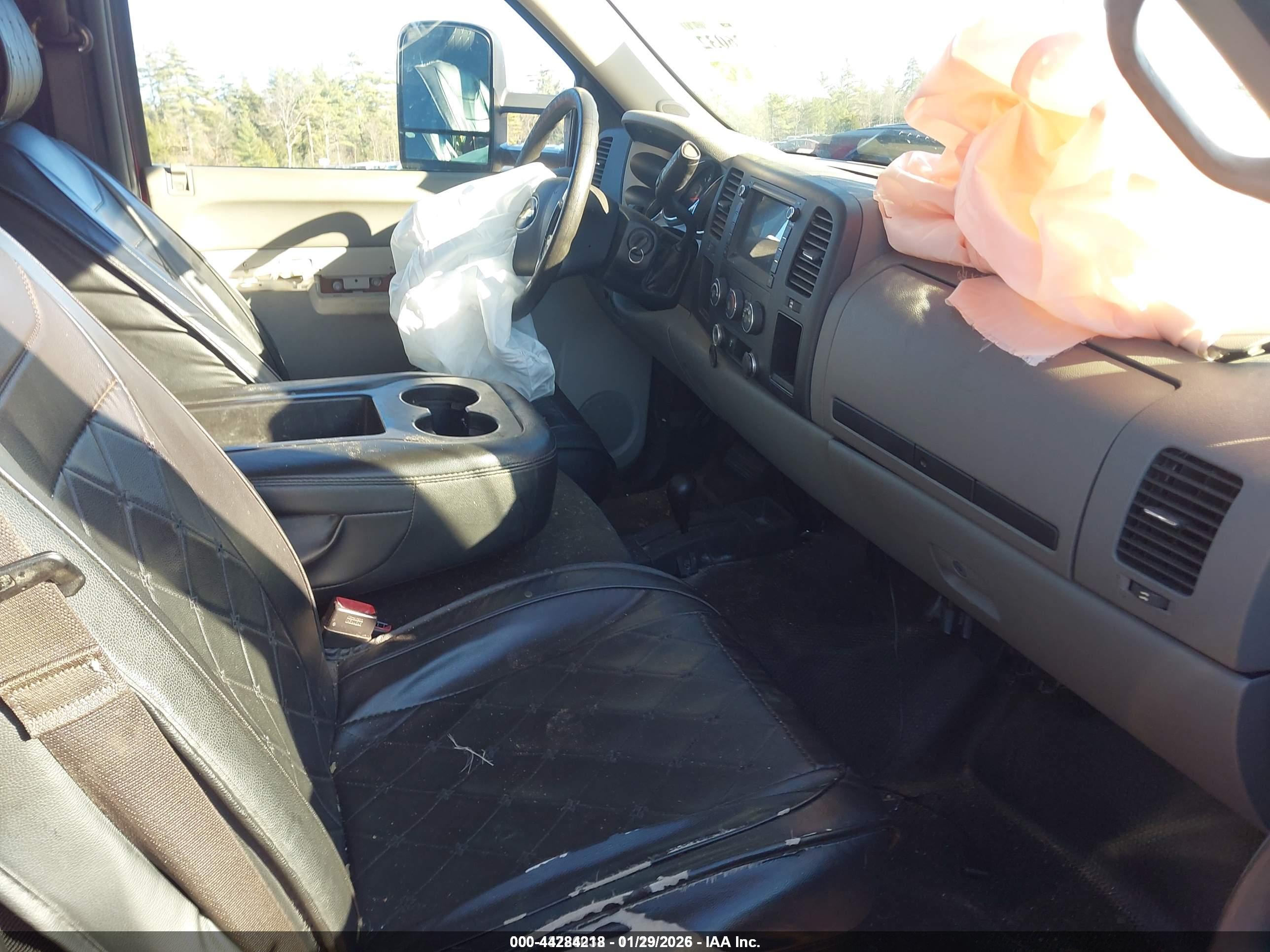 CHEVROLET SILVERADO image 8