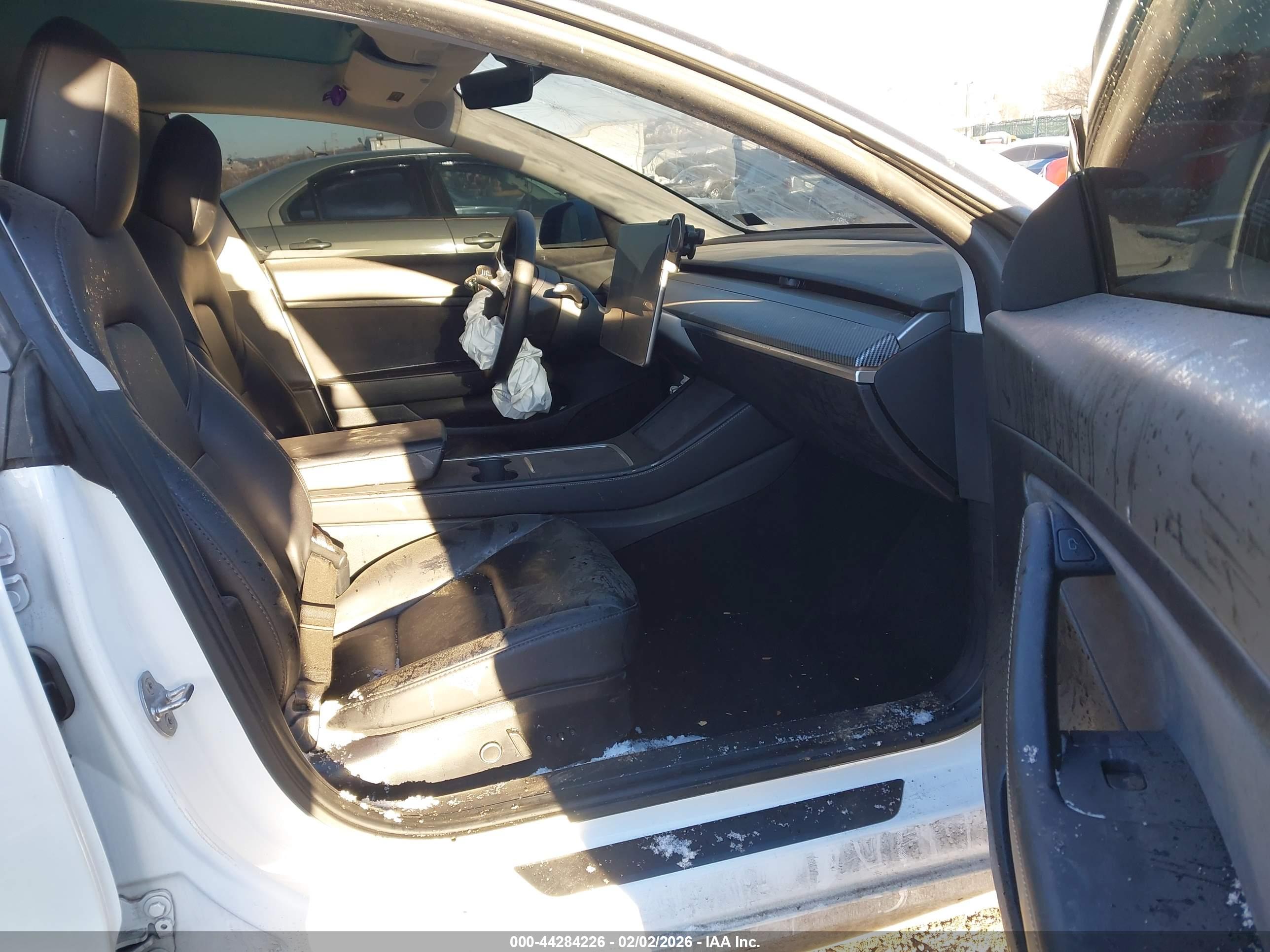 TESLA MODEL image 5