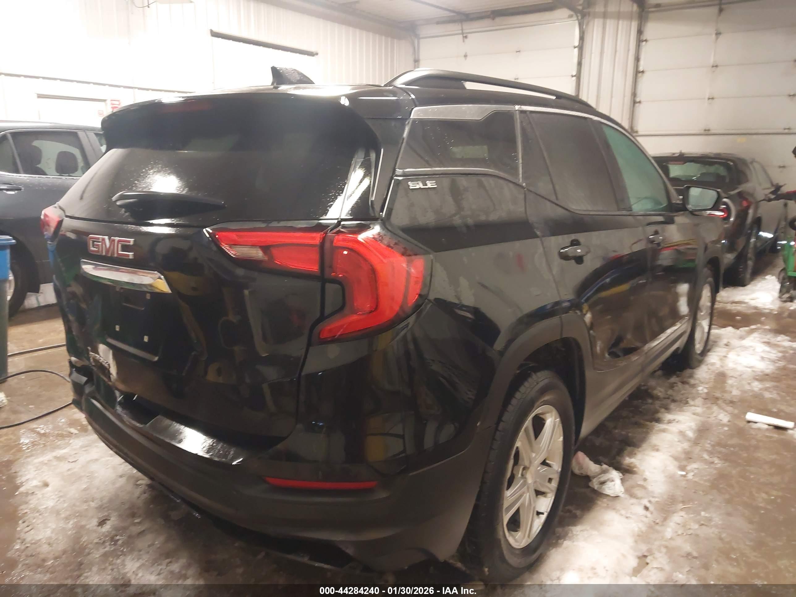 GMC TERRAIN image 4