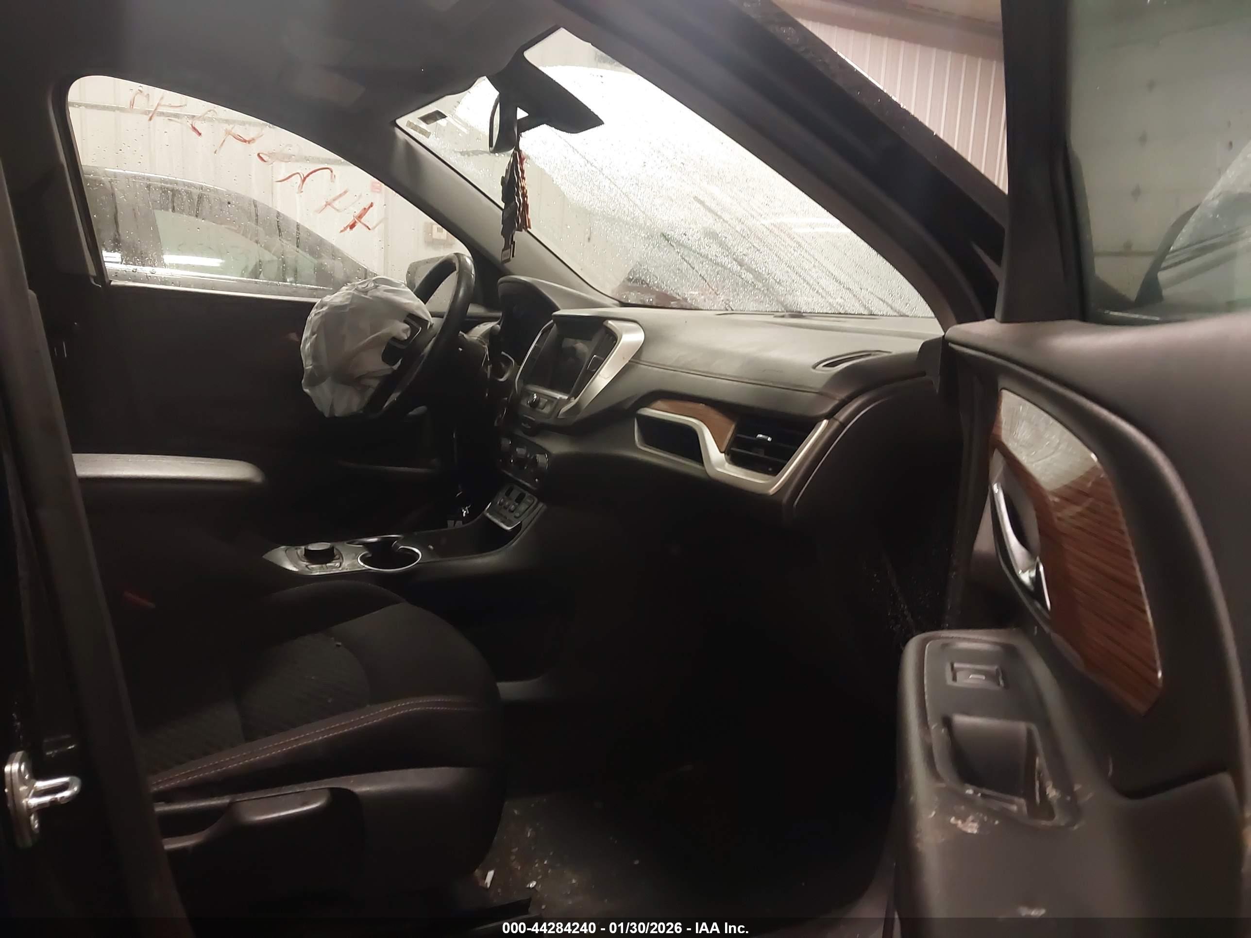 GMC TERRAIN image 5