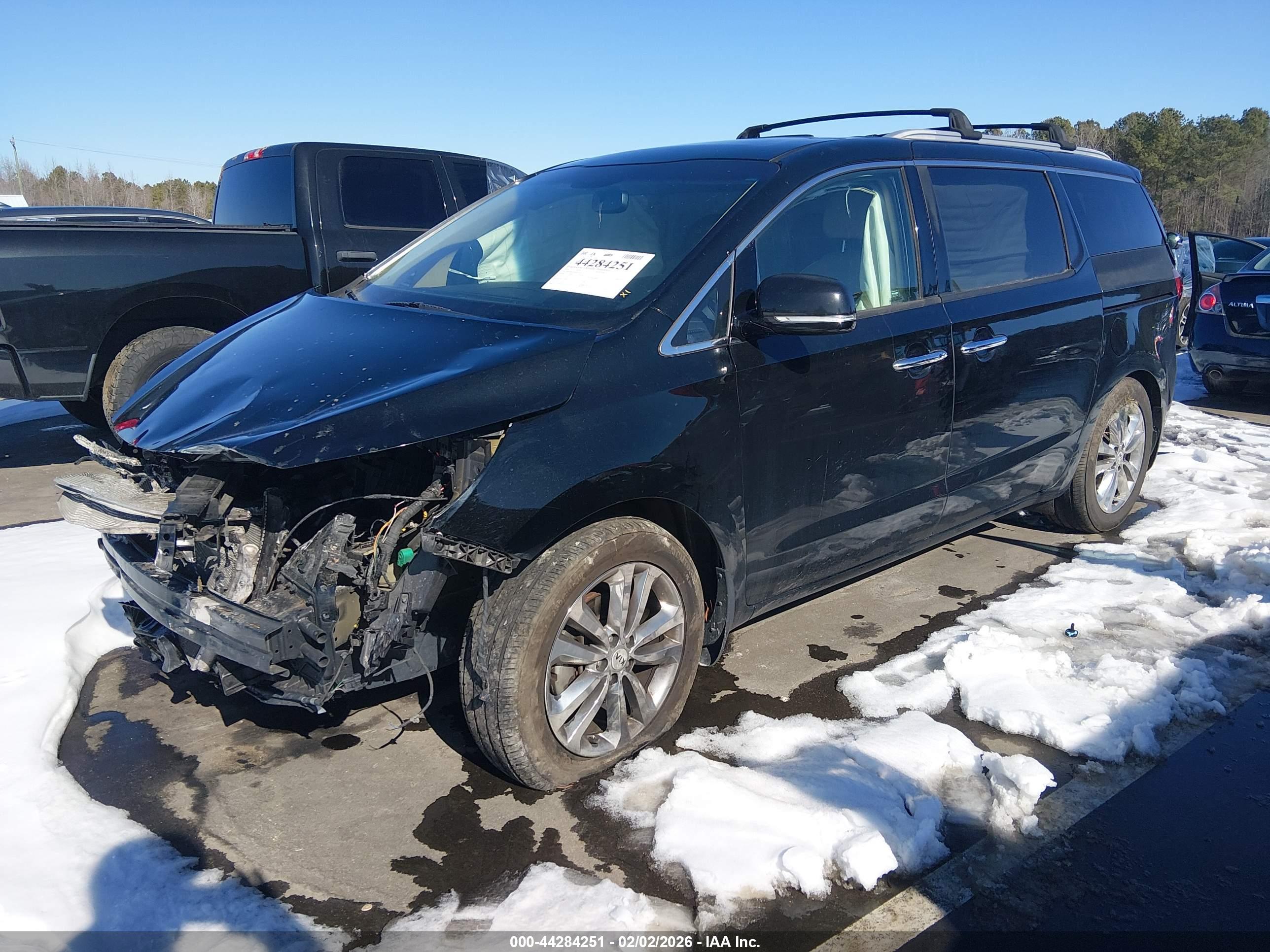 KIA SEDONA image 2