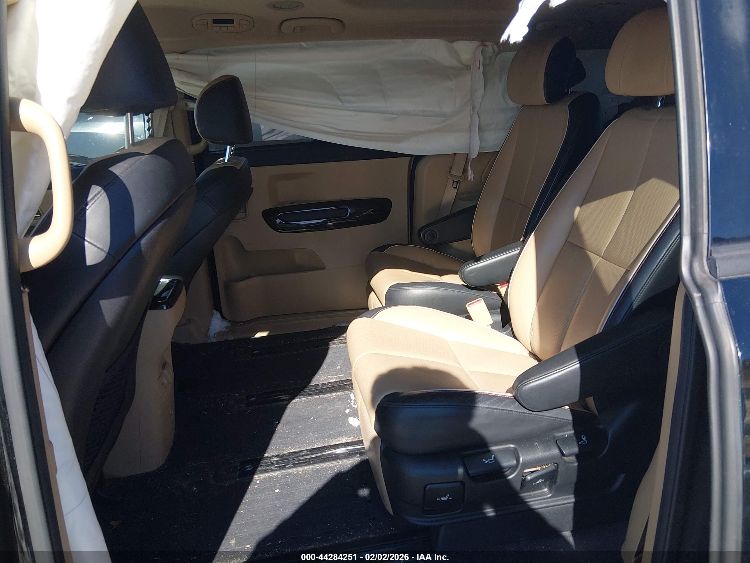 KIA SEDONA image 8