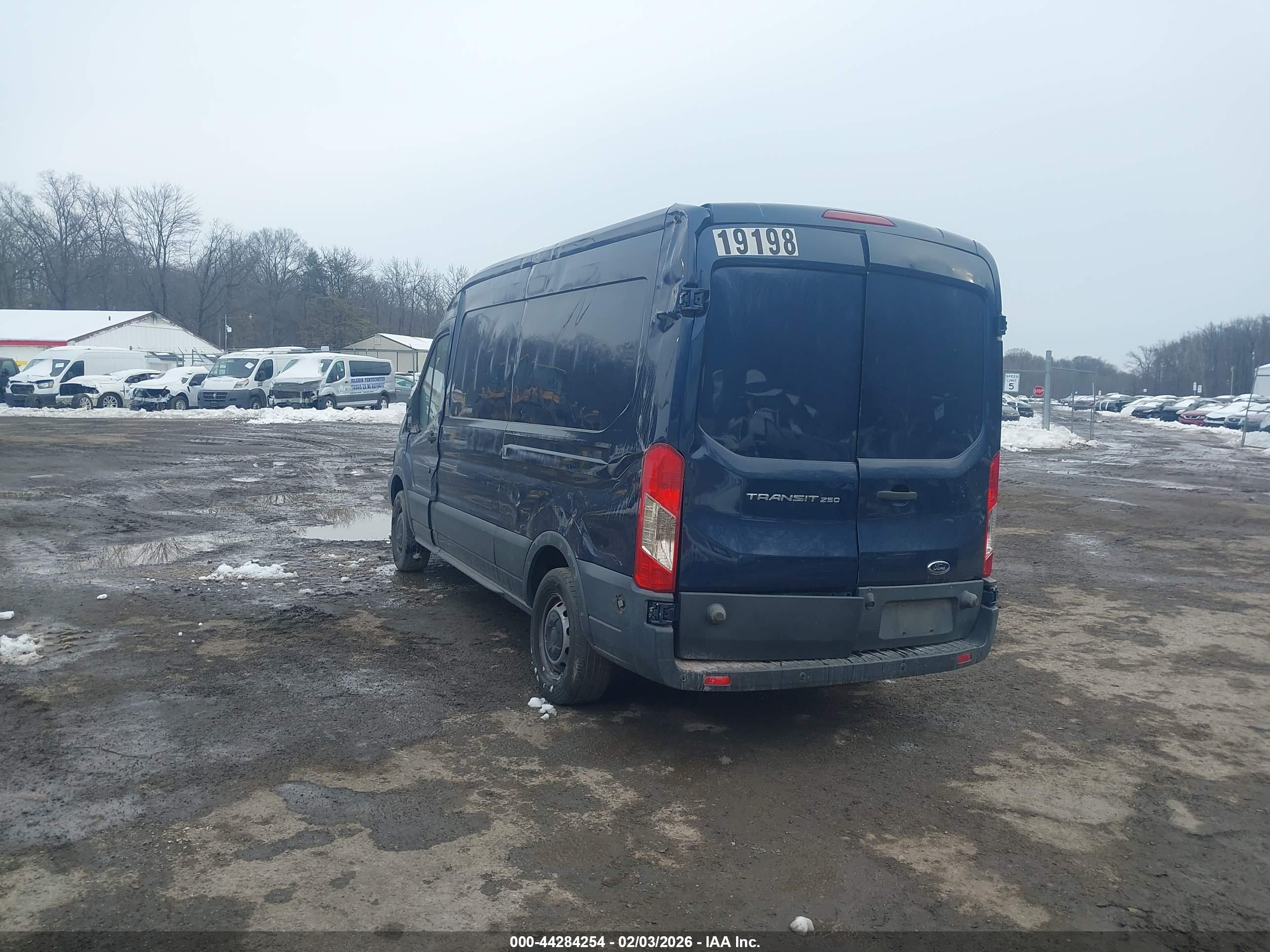 FORD TRANSIT-250 image 3