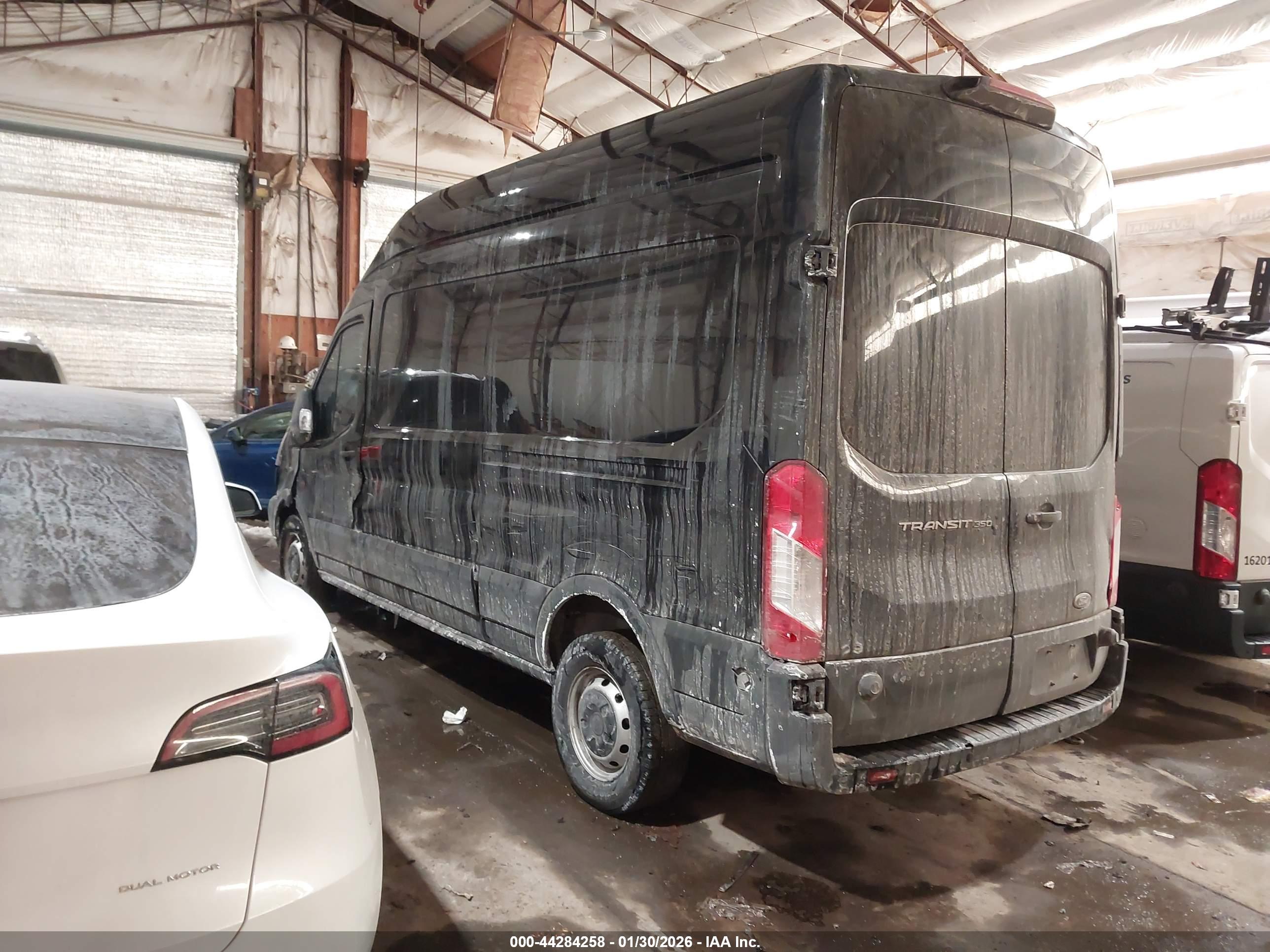 FORD TRANSIT-350 image 3