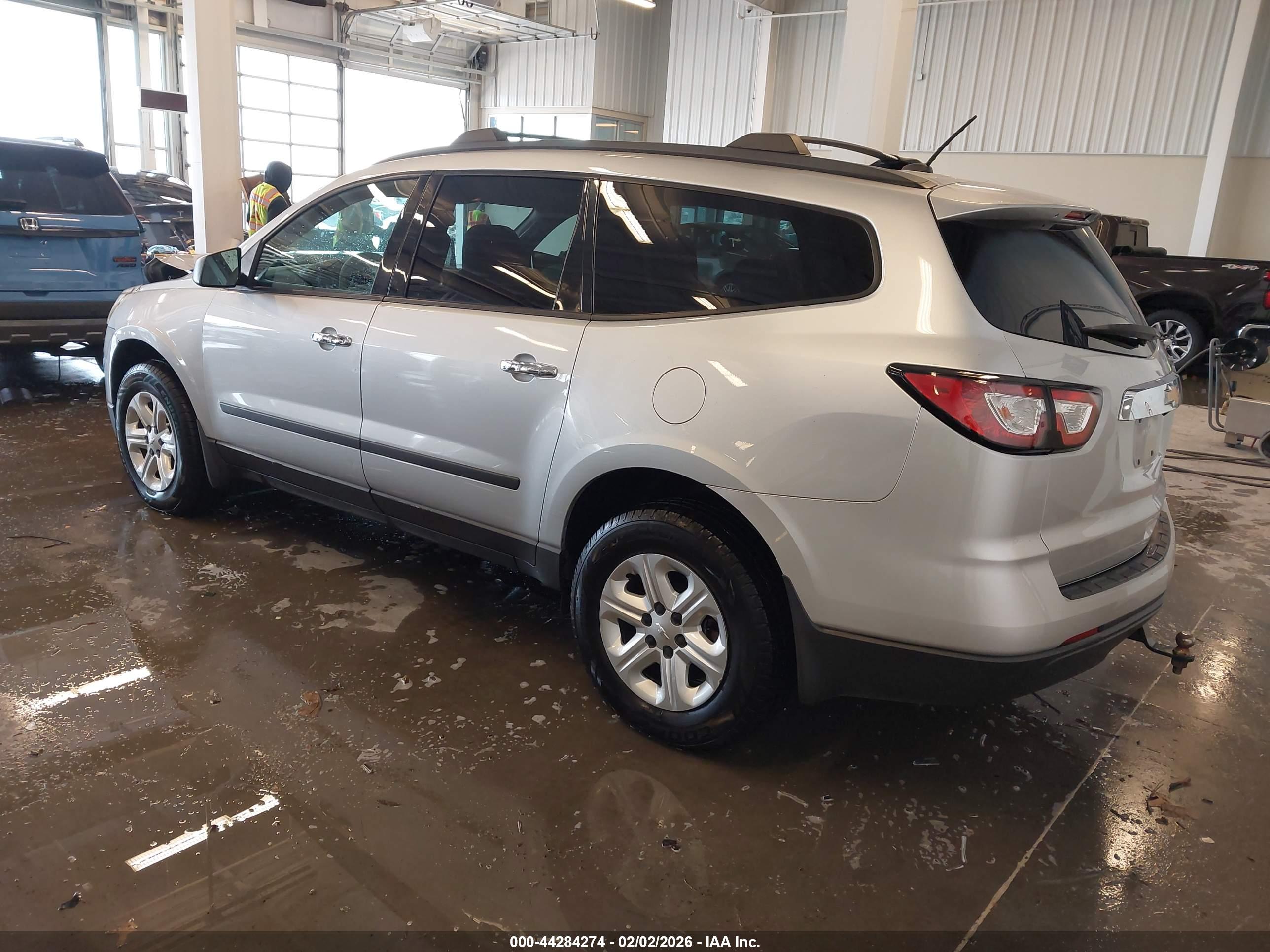 CHEVROLET TRAVERSE image 3